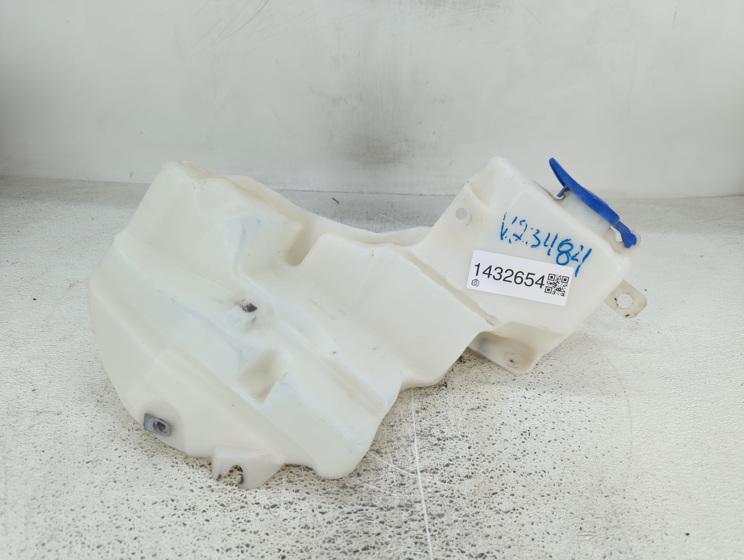 2015-2017 Ford F-150 Windshield Washer Fluid Reservoir Bottle Oem White - Oemusedautoparts1.com