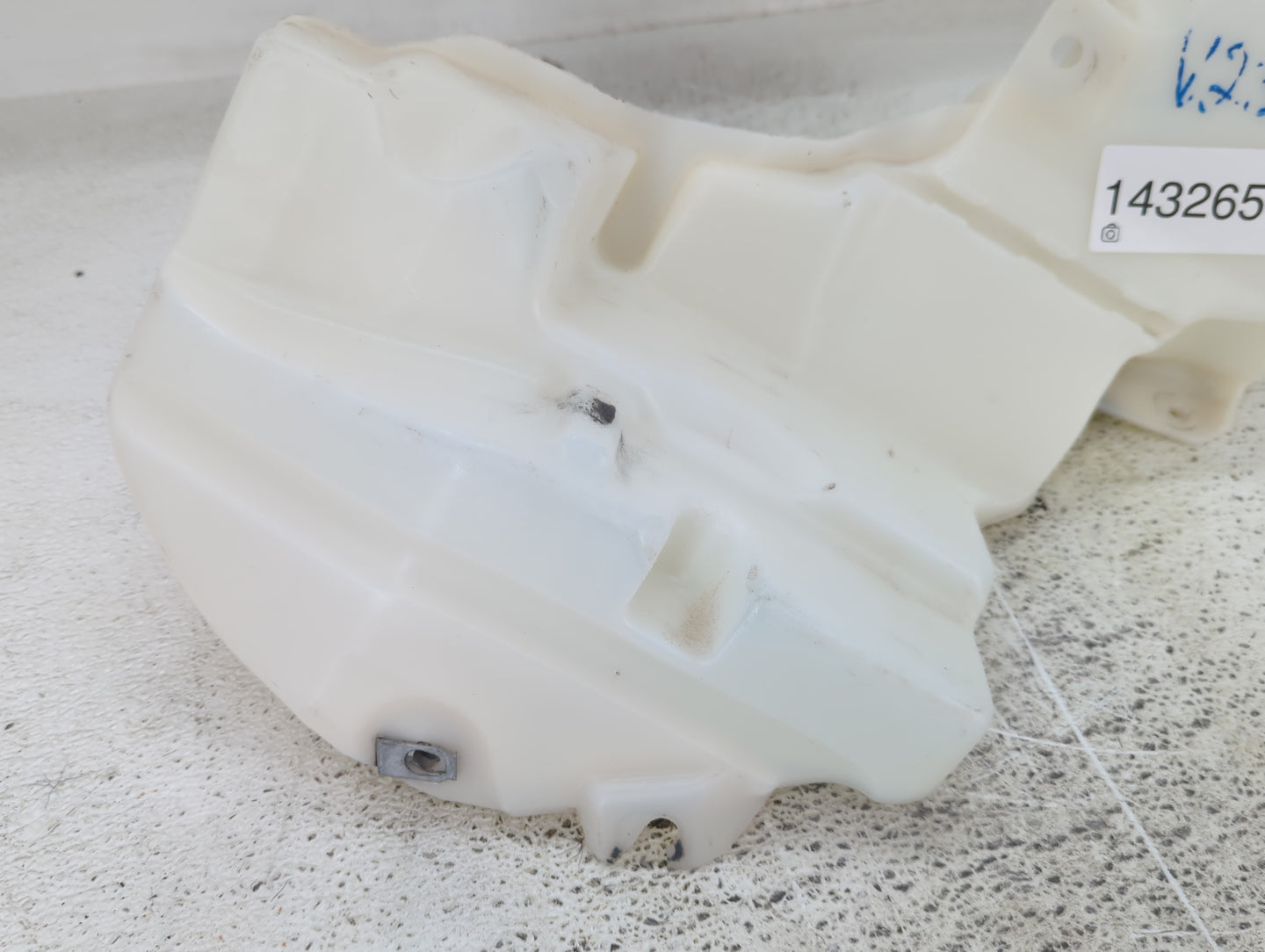 2015-2017 Ford F-150 Windshield Washer Fluid Reservoir Bottle Oem White - Oemusedautoparts1.com