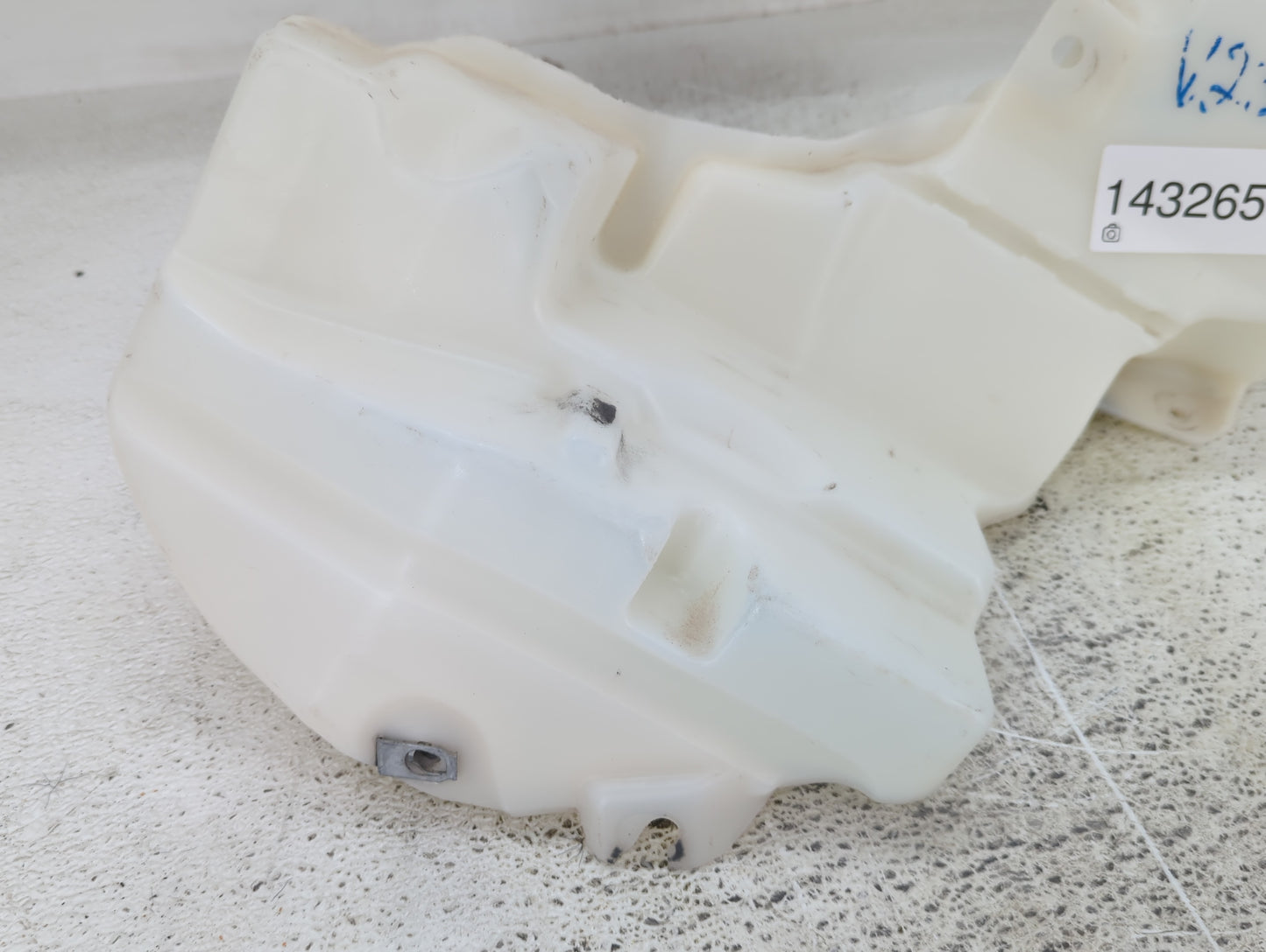 2015-2017 Ford F-150 Windshield Washer Fluid Reservoir Bottle Oem White - Oemusedautoparts1.com