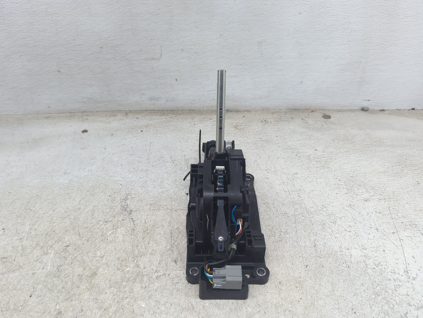 2016 Ford F-150 Floor Console Assembly Shifter - Oemusedautoparts1.com