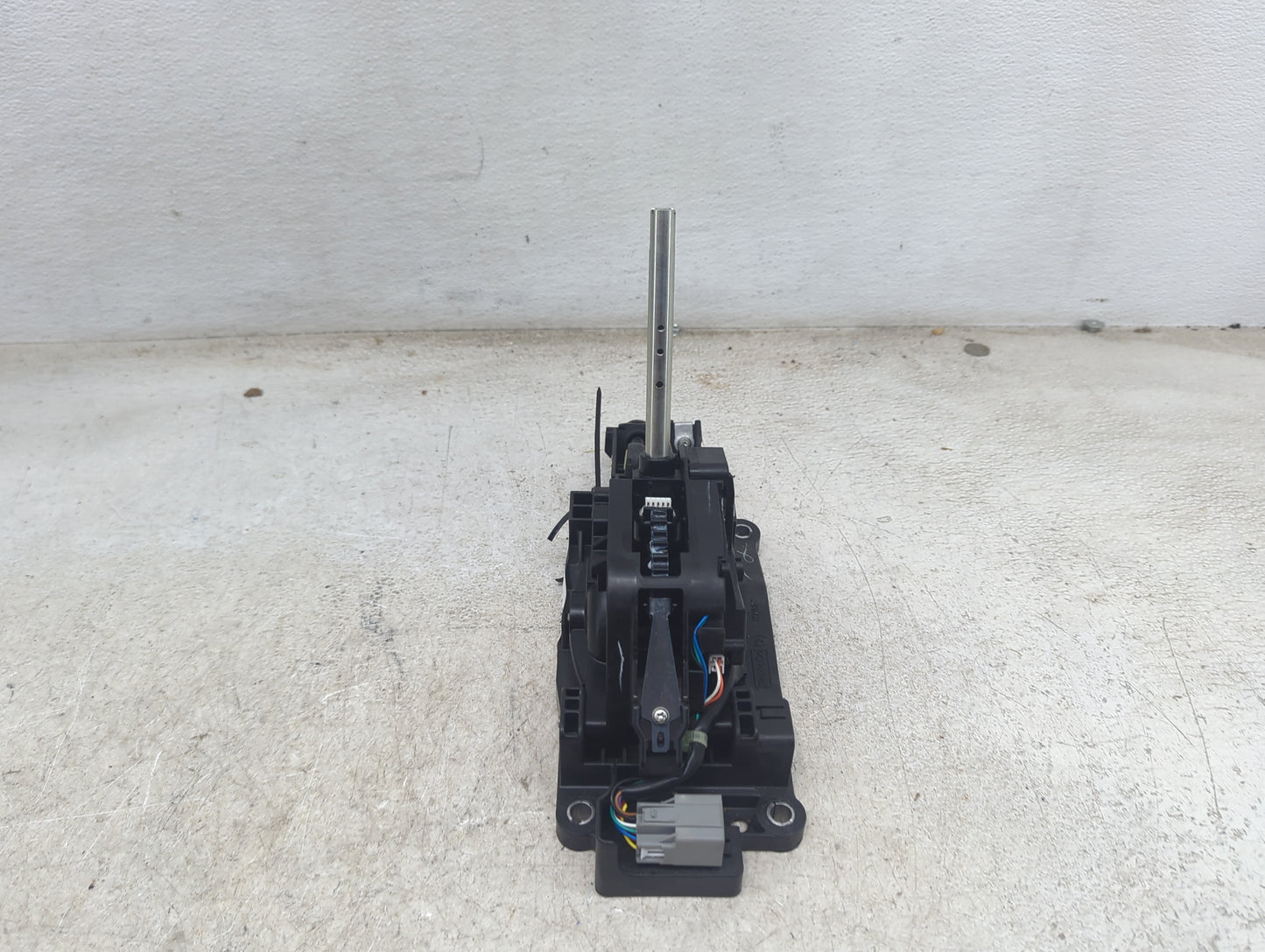 2016 Ford F-150 Floor Console Assembly Shifter - Oemusedautoparts1.com