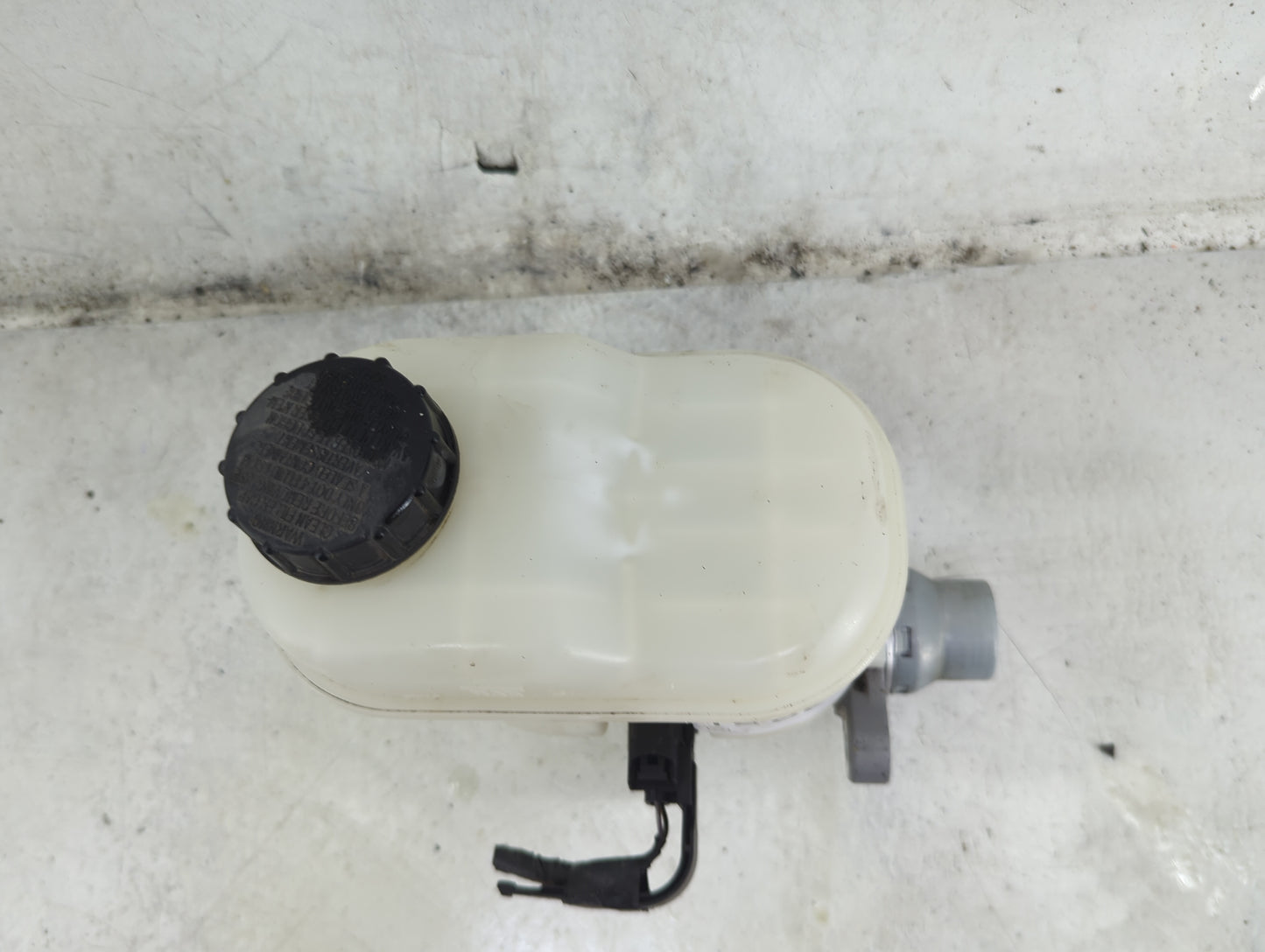 2015-2017 Ford F-150 Brake Master Cylinder 1492274 - Oemusedautoparts1.com