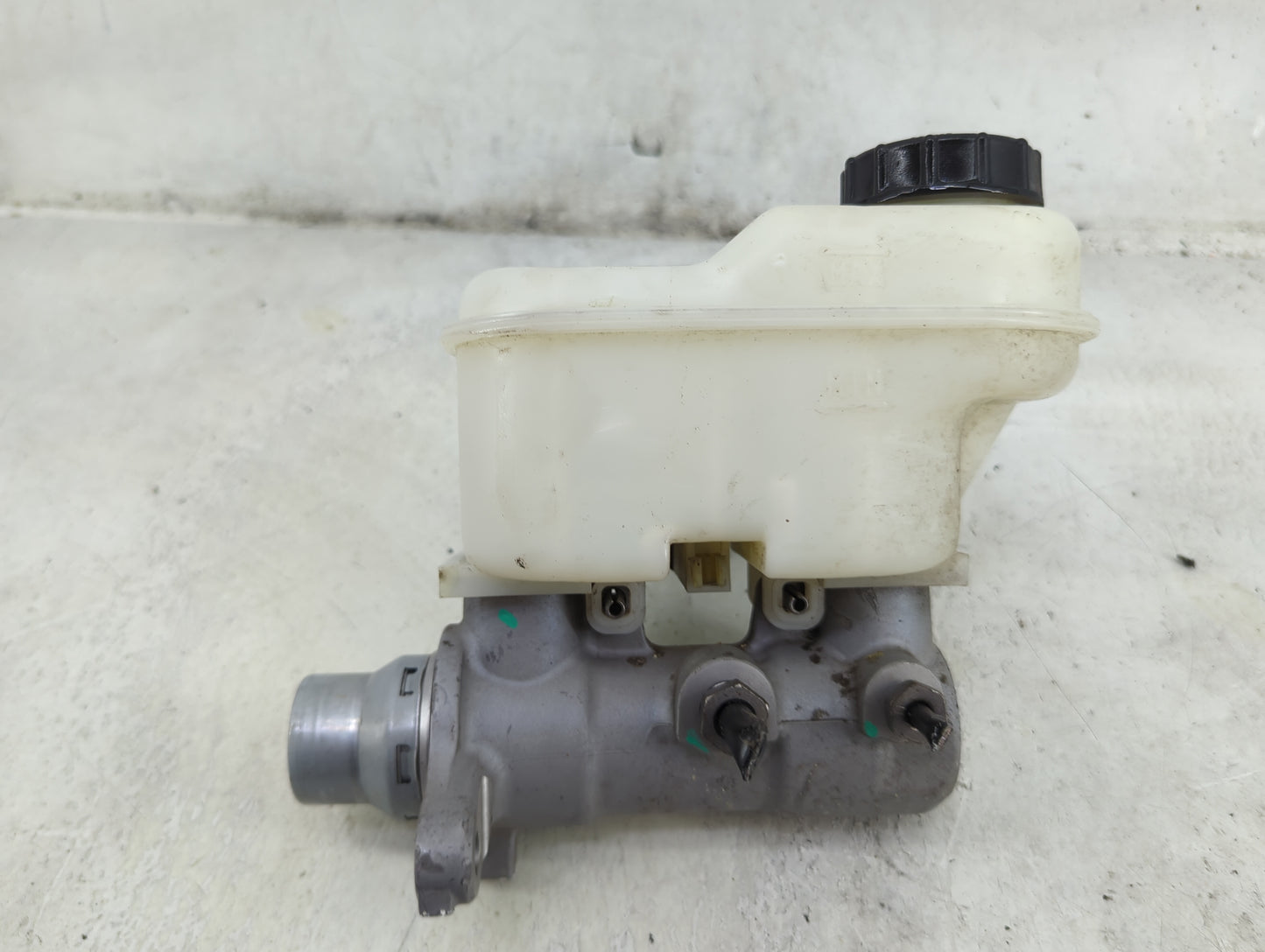 2015-2017 Ford F-150 Brake Master Cylinder 1492274 - Oemusedautoparts1.com