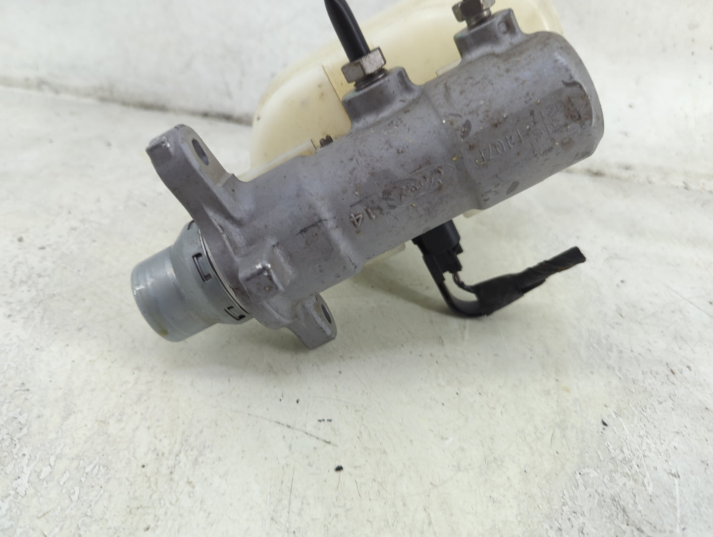 2015-2017 Ford F-150 Brake Master Cylinder 1492274 - Oemusedautoparts1.com