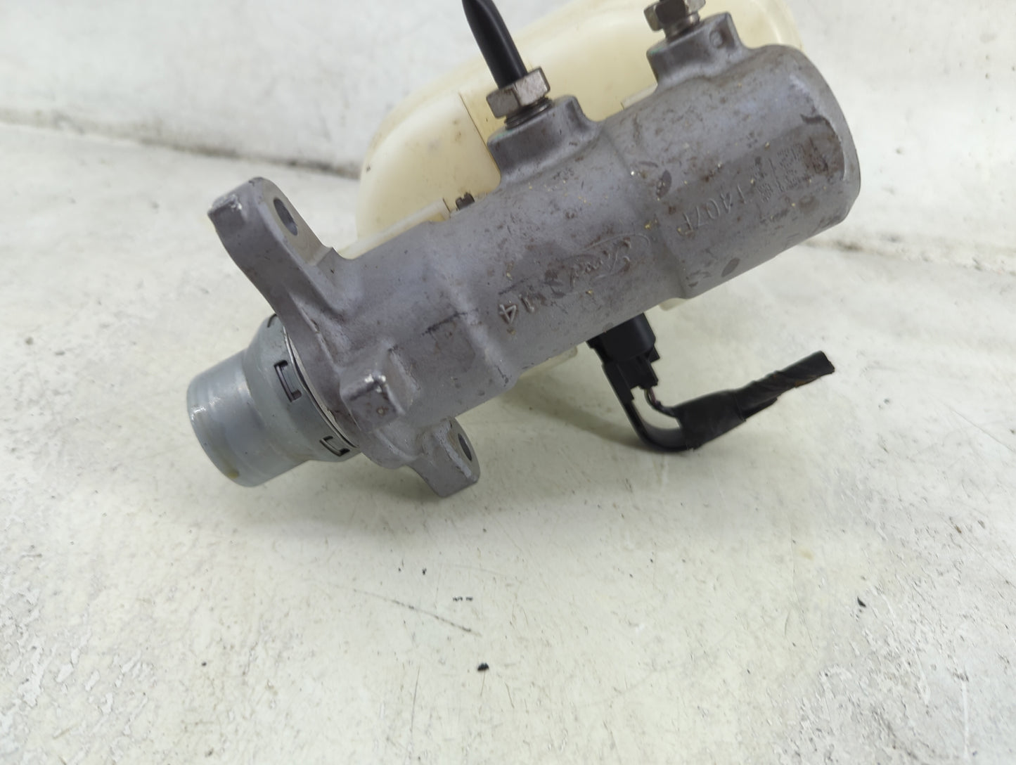 2015-2017 Ford F-150 Brake Master Cylinder 1492274 - Oemusedautoparts1.com
