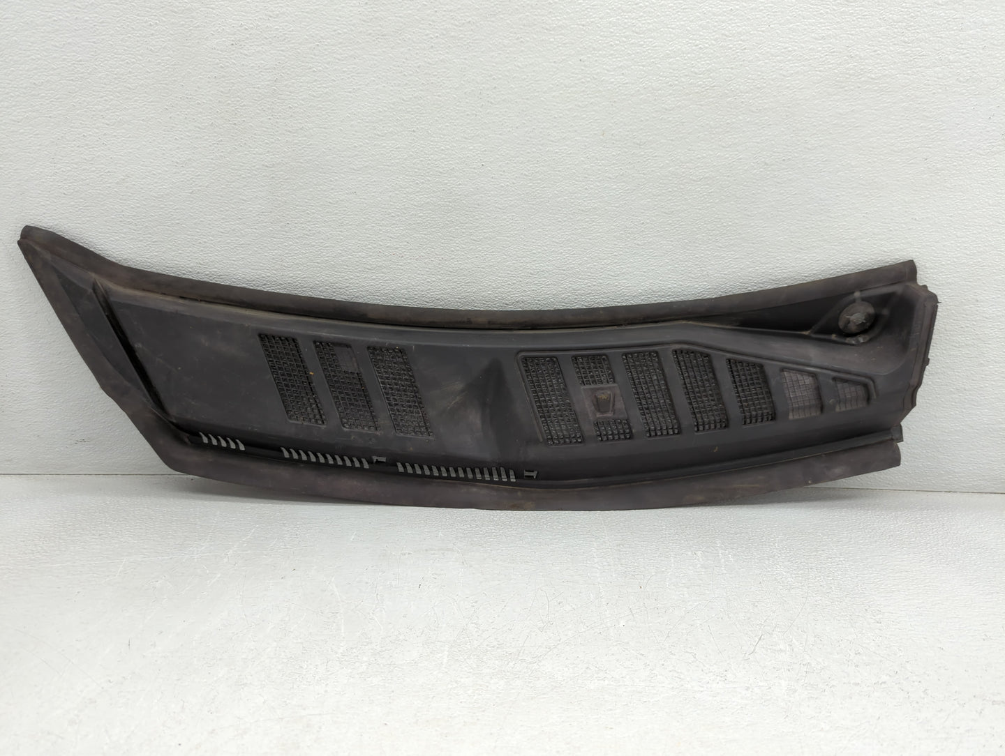 2016 Ford F-150 Front Right Windshield Top Cowl Vent Grille - Oemusedautoparts1.com