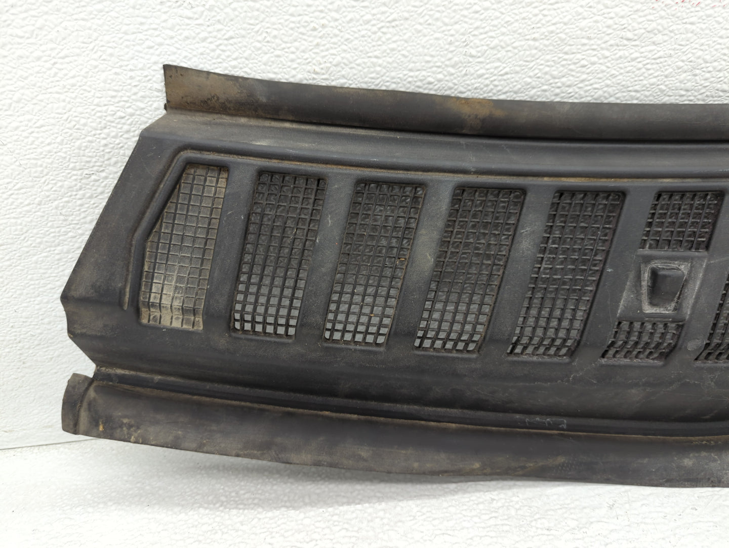 2016 Ford F-150 Front Right Windshield Top Cowl Vent Grille - Oemusedautoparts1.com