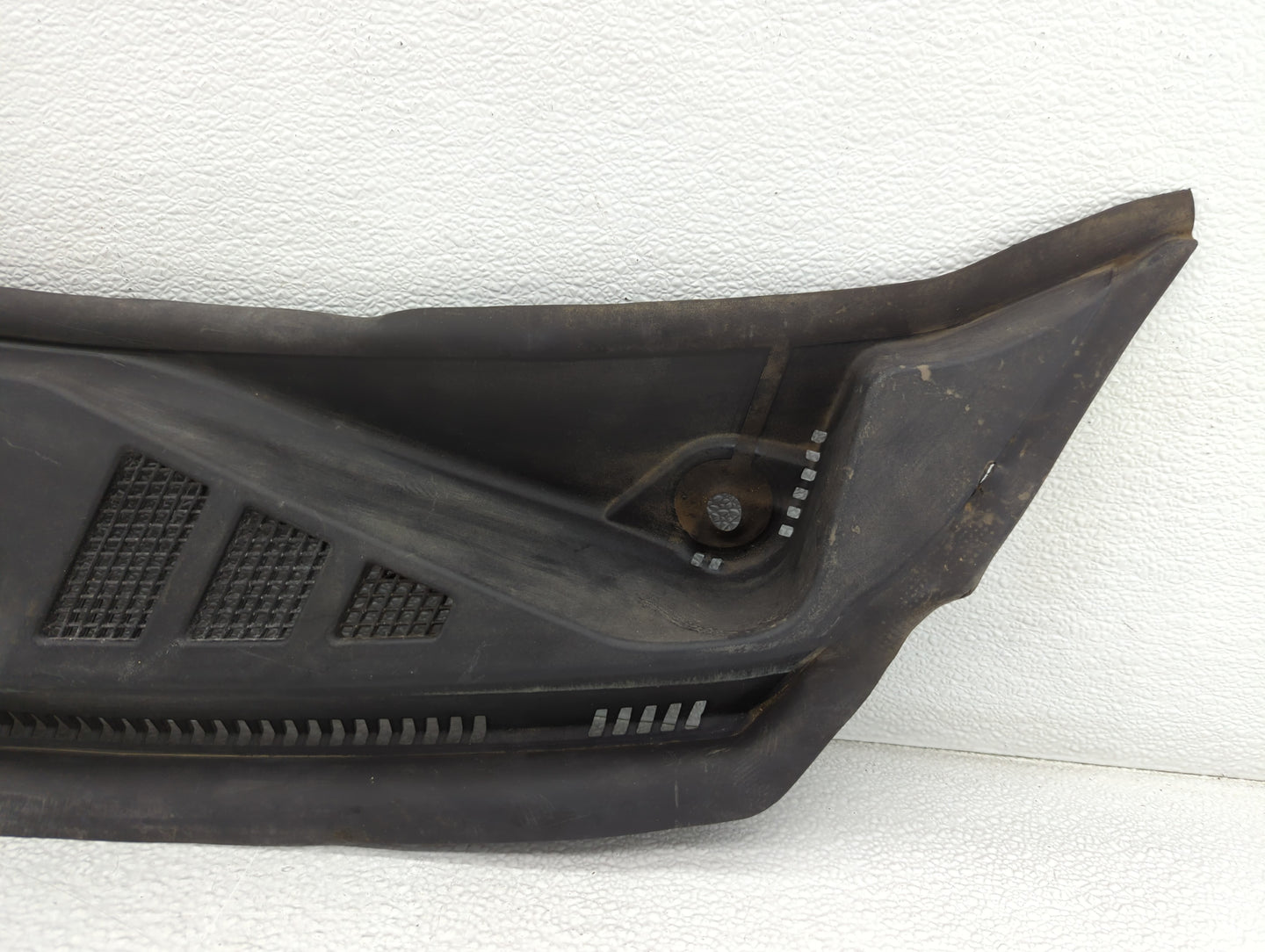 2016 Ford F-150 Front Right Windshield Top Cowl Vent Grille - Oemusedautoparts1.com