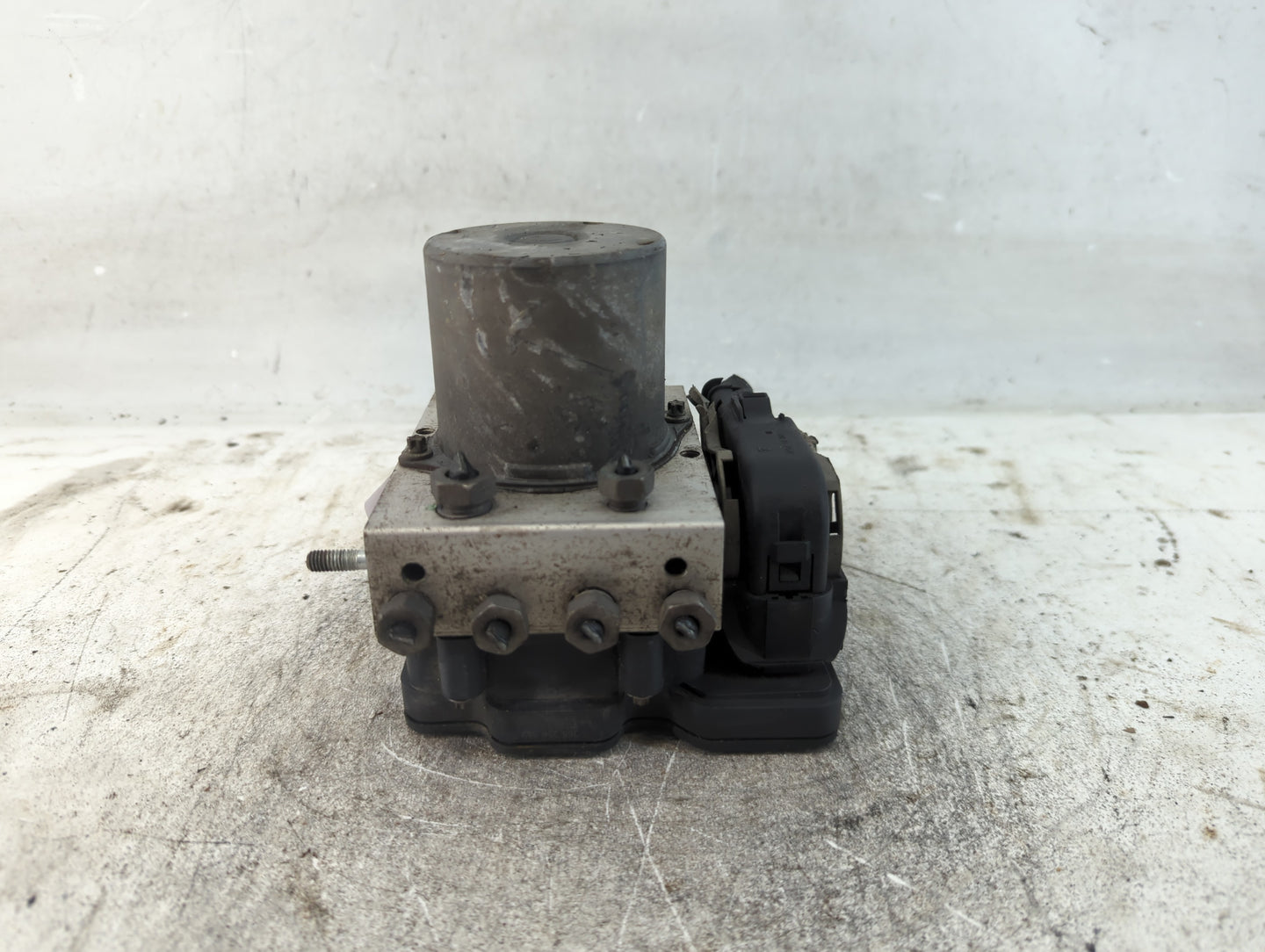 2016 Ford F-150 ABS Pump Control Module Replacement P/N:GL34-2C405-AE Fits OEM Used Auto Parts - Oemusedautoparts1.com