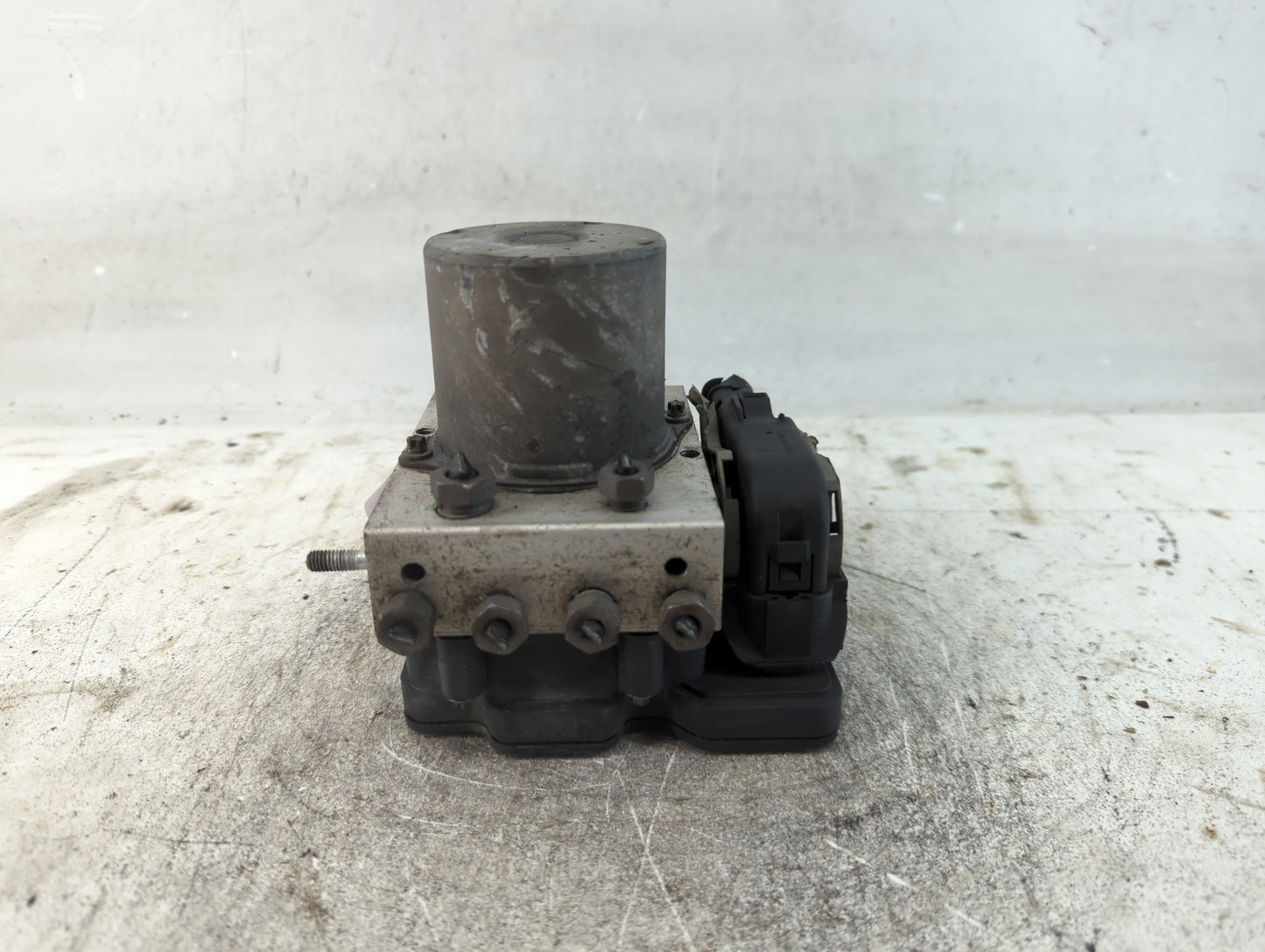 2016 Ford F-150 ABS Pump Control Module Replacement P/N:GL34-2C405-AE Fits OEM Used Auto Parts - Oemusedautoparts1.com