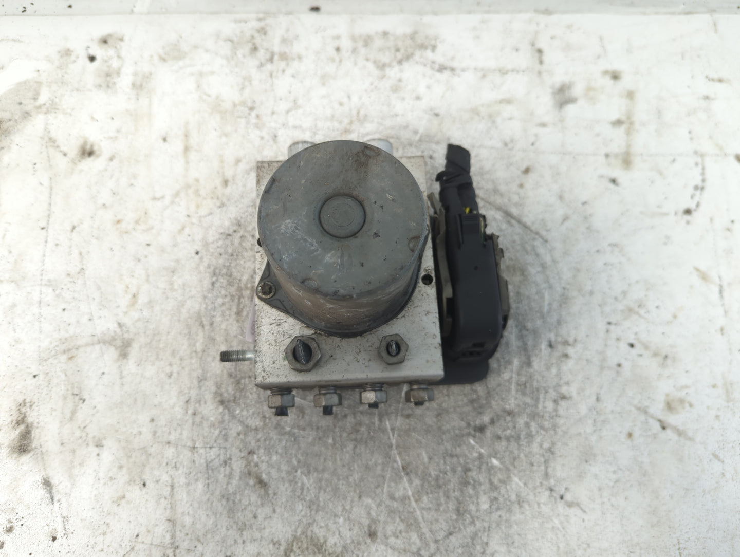 2016 Ford F-150 ABS Pump Control Module Replacement P/N:GL34-2C405-AE Fits OEM Used Auto Parts - Oemusedautoparts1.com