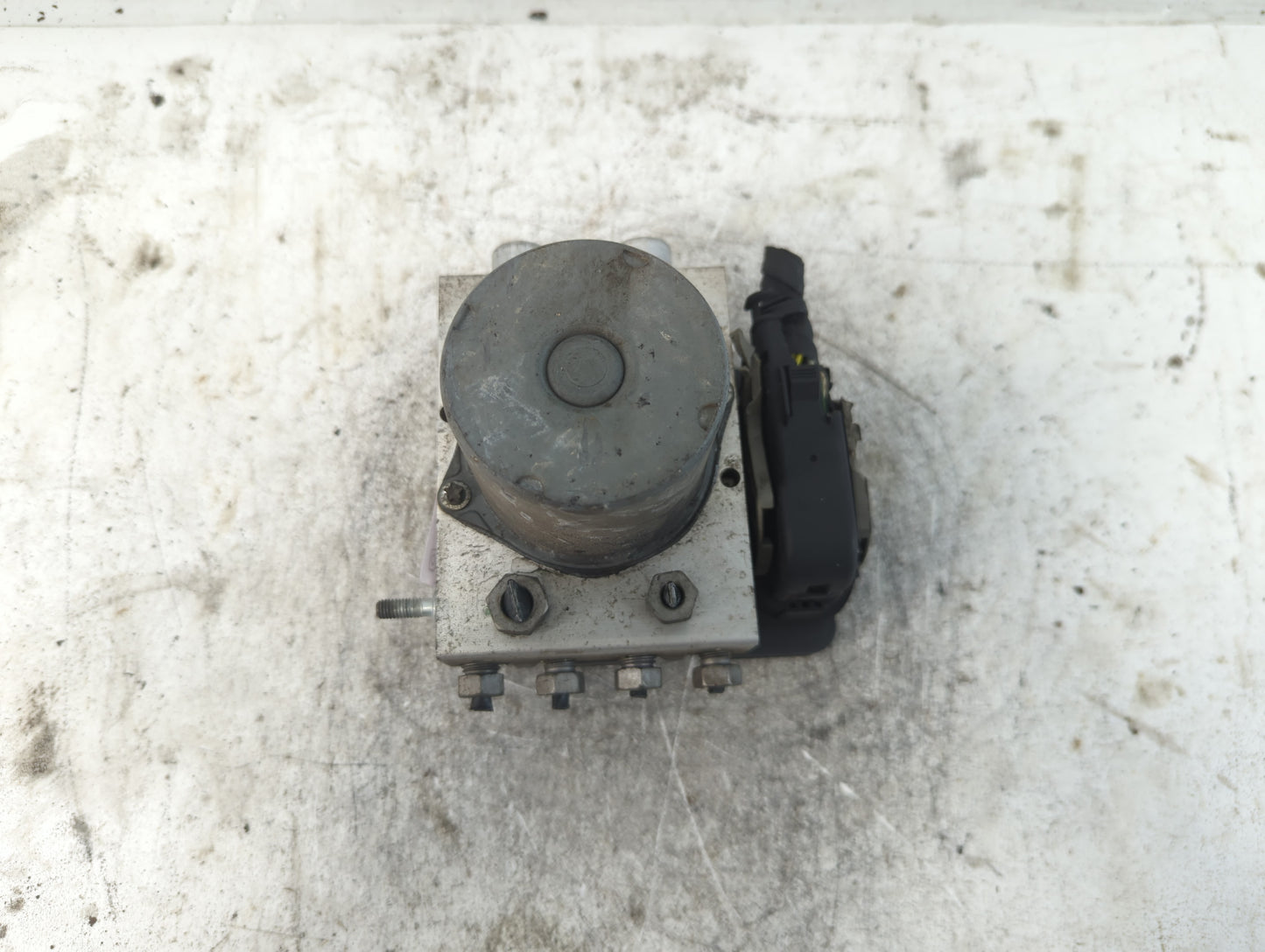 2016 Ford F-150 ABS Pump Control Module Replacement P/N:GL34-2C405-AE Fits OEM Used Auto Parts - Oemusedautoparts1.com