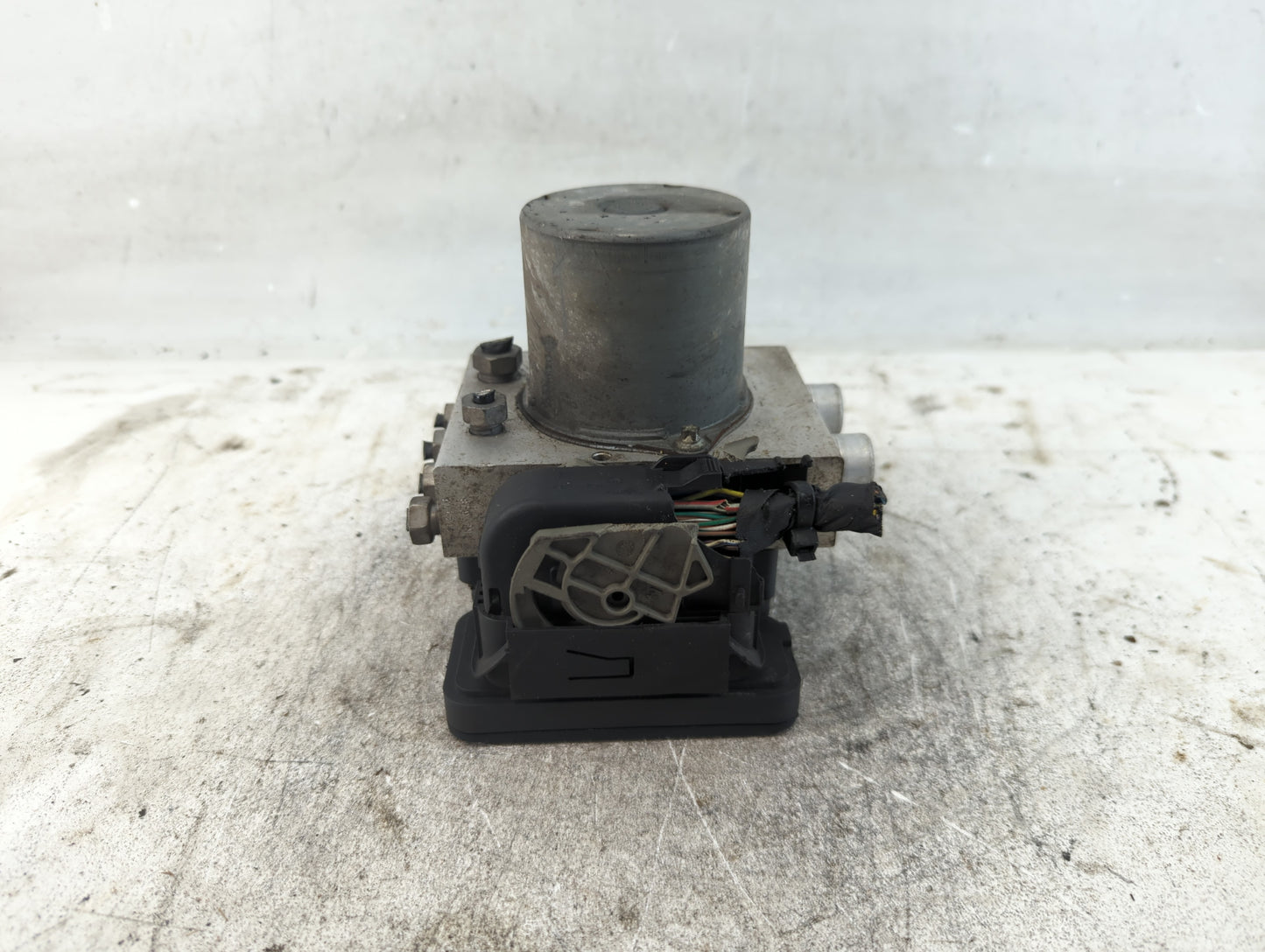 2016 Ford F-150 ABS Pump Control Module Replacement P/N:GL34-2C405-AE Fits OEM Used Auto Parts - Oemusedautoparts1.com