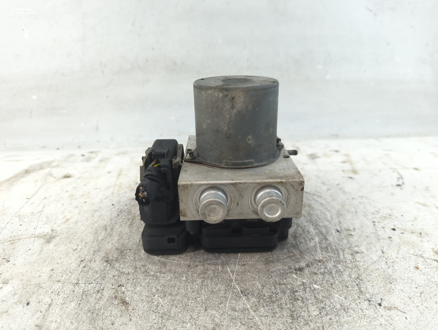 2016 Ford F-150 ABS Pump Control Module Replacement P/N:GL34-2C405-AE Fits OEM Used Auto Parts - Oemusedautoparts1.com