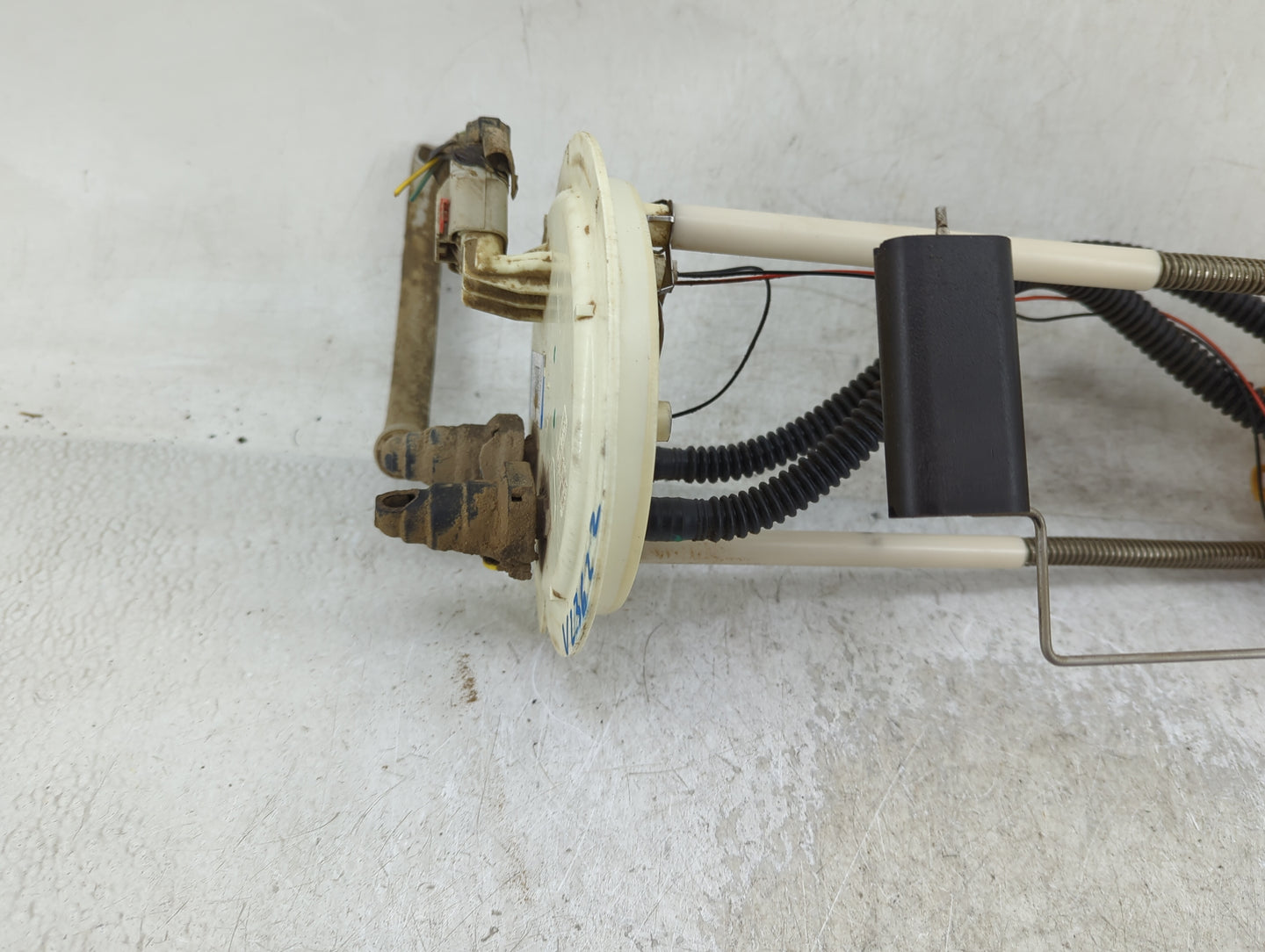 Ford F-350 Electrical Gas Fuel Pump Assembly - Oemusedautoparts1.com