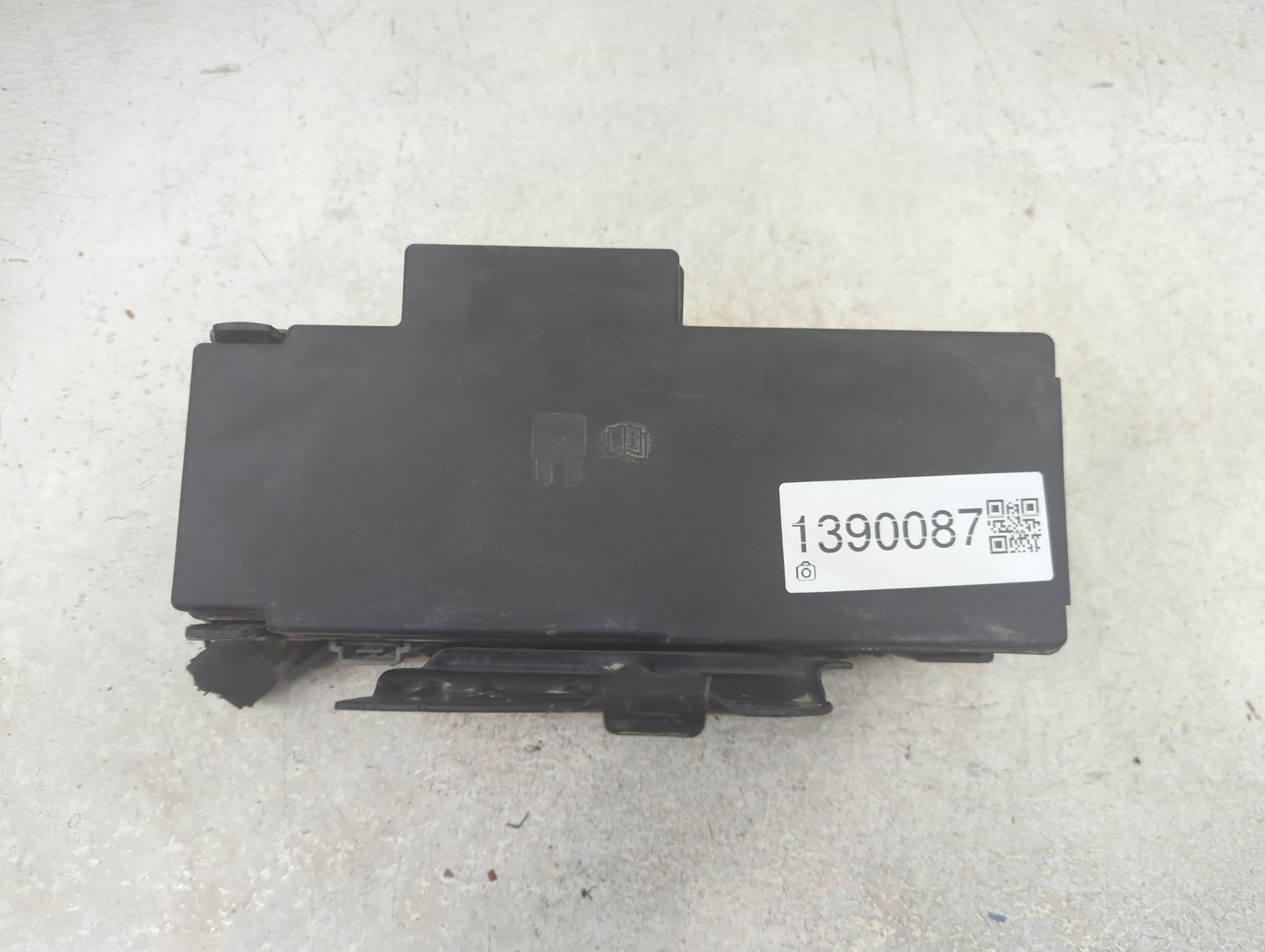 2015-2016 Ford F-350 Super Duty Fusebox Fuse Box Panel Relay Module P/N:BC3T-14A003-AB Fits Fits 2015 2016 OEM Used Auto Par