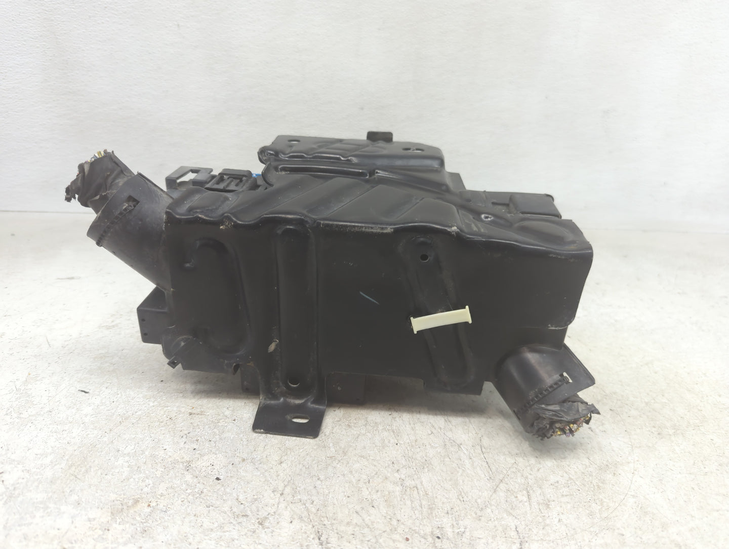2015-2016 Ford F-350 Super Duty Fusebox Fuse Box Panel Relay Module P/N:BC3T-14A003-AB Fits Fits 2015 2016 OEM Used Auto Par