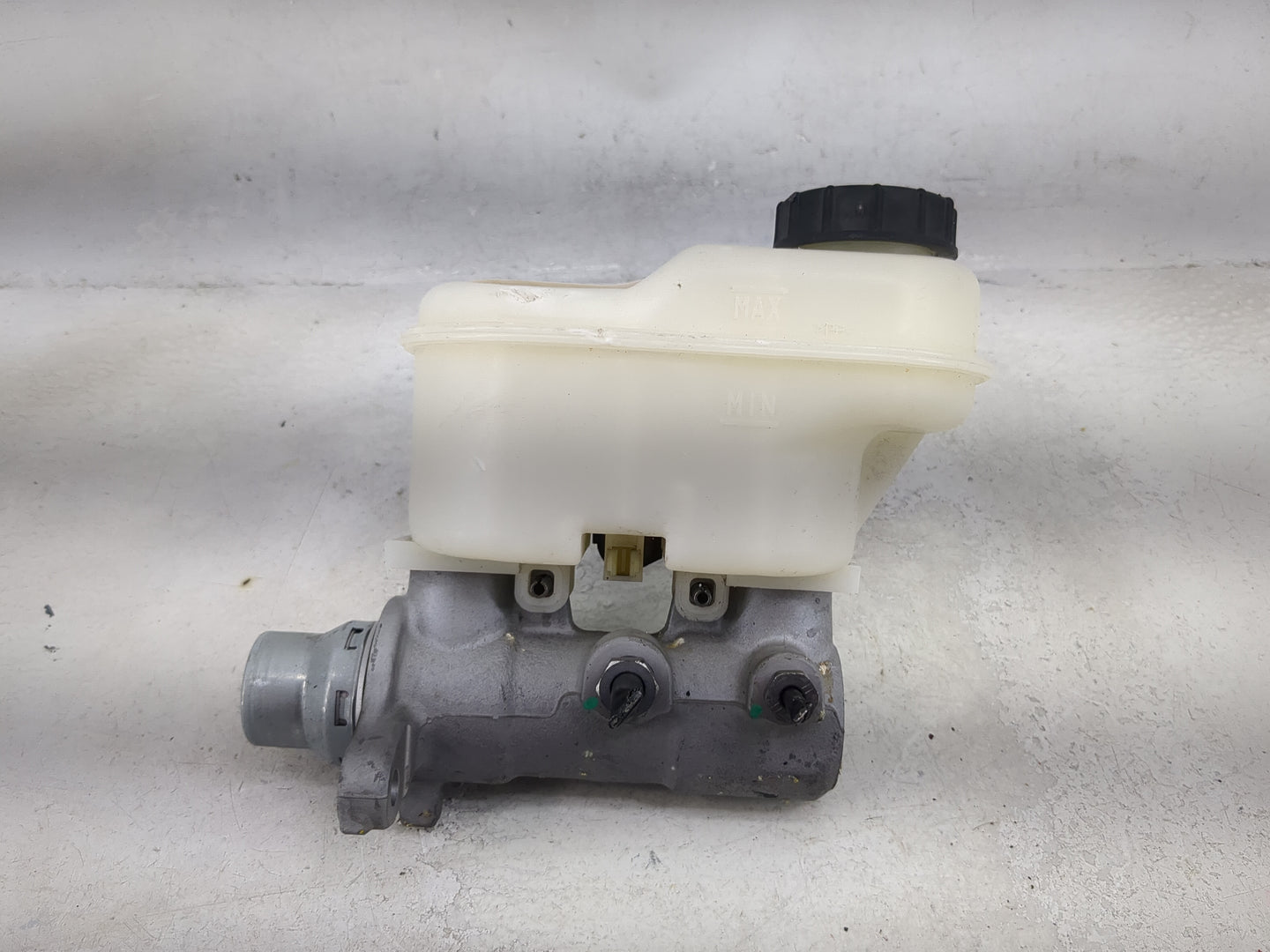 Ford F150 Brake Master Cylinder 1491983 - Oemusedautoparts1.com
