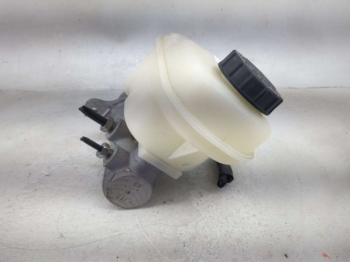 Ford F150 Brake Master Cylinder 1491983 - Oemusedautoparts1.com
