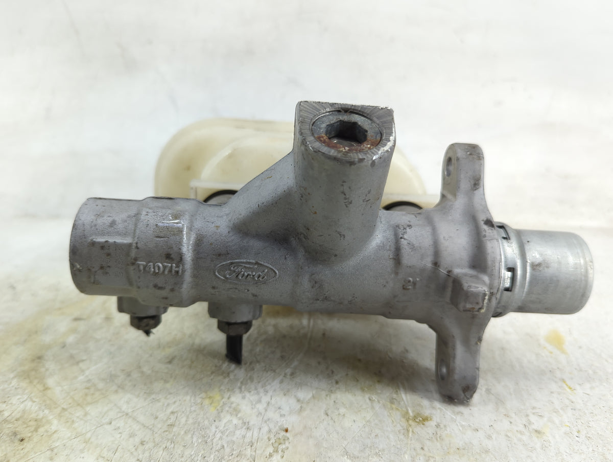 Ford F150 Brake Master Cylinder 1496712 - Oemusedautoparts1.com