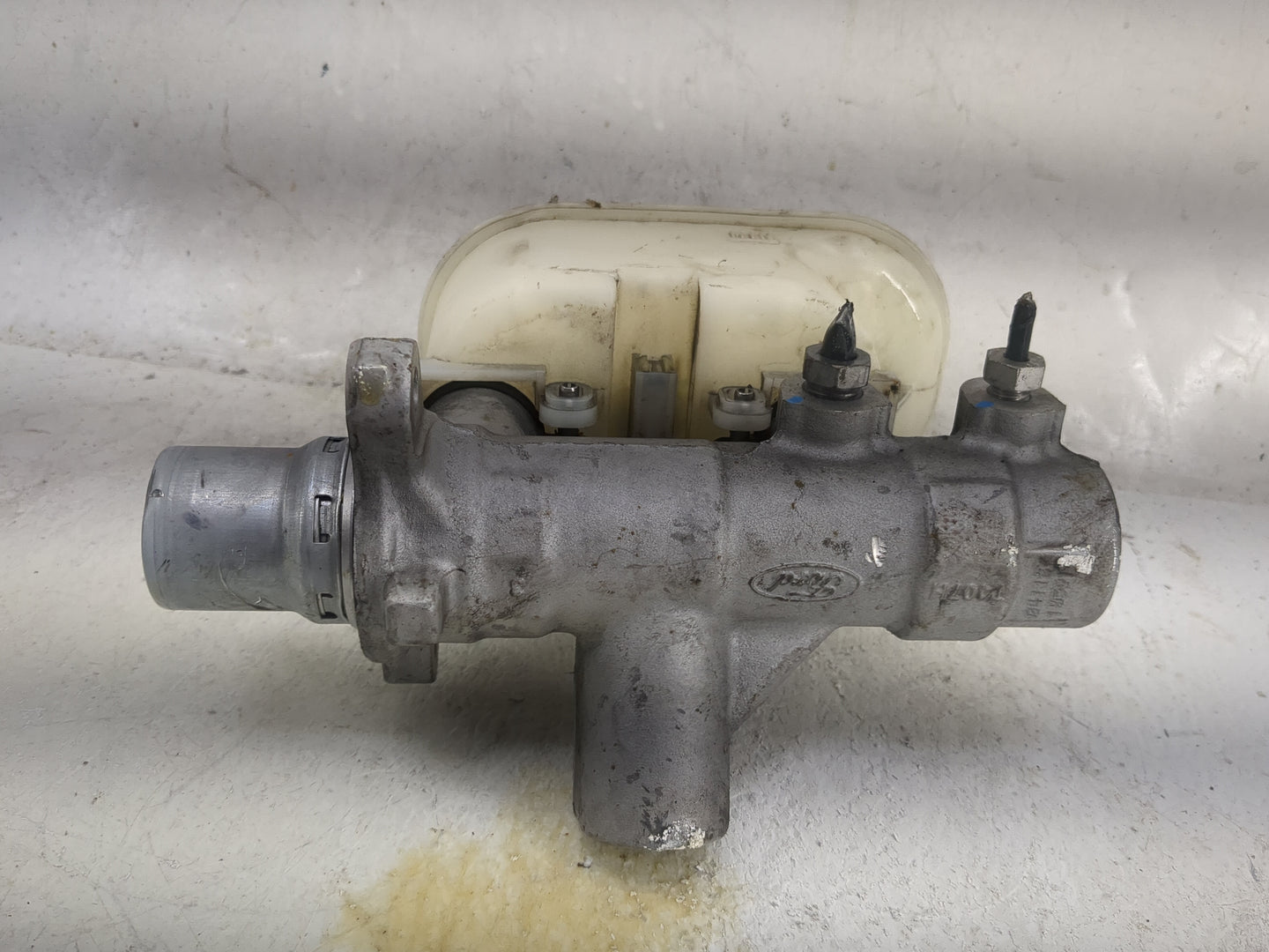 Ford F150 Brake Master Cylinder 1498095 - Oemusedautoparts1.com