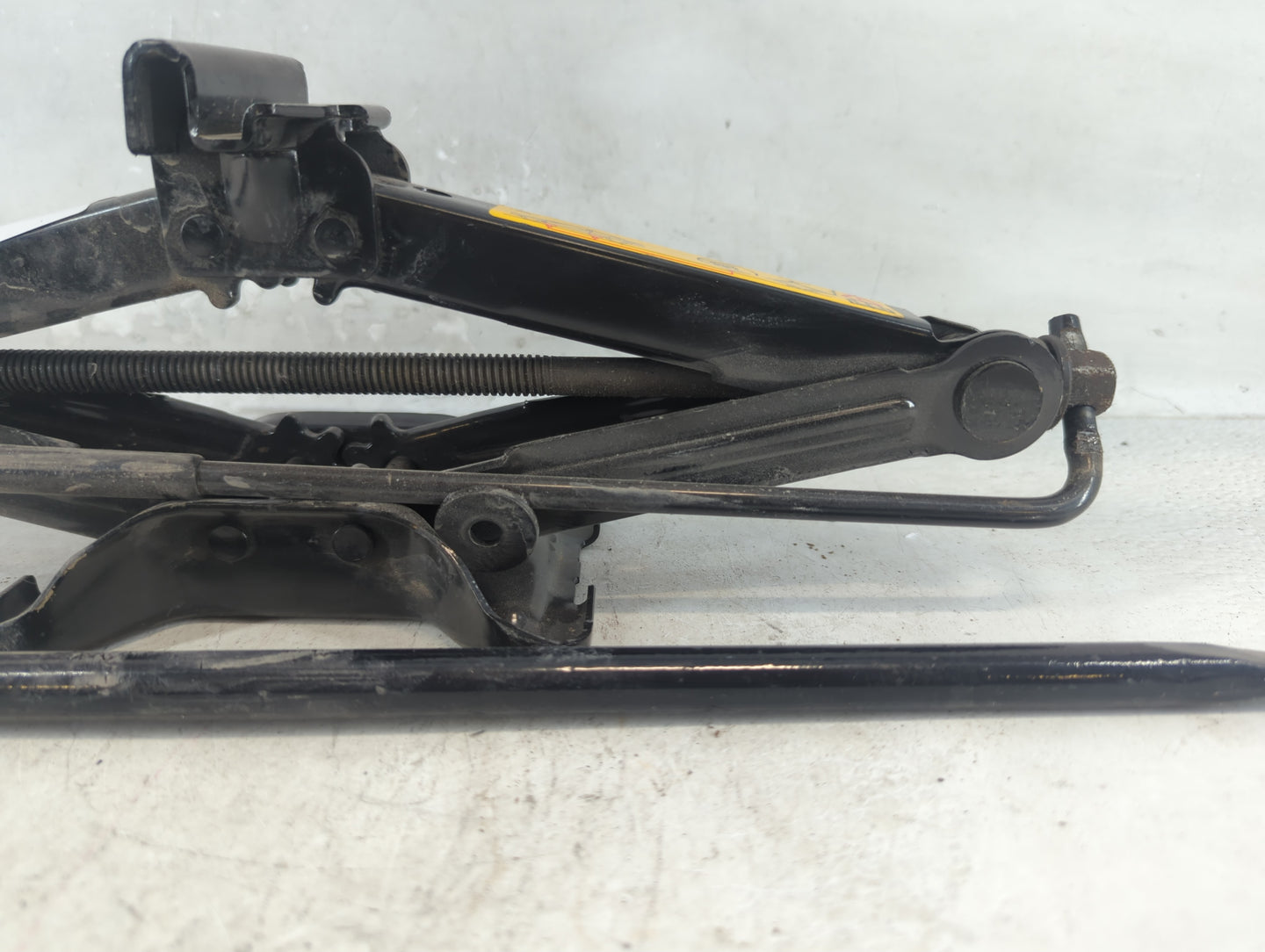2016 Ford Fiesta Spare Scissor Car Jack 1048279 - Oemusedautoparts1.com