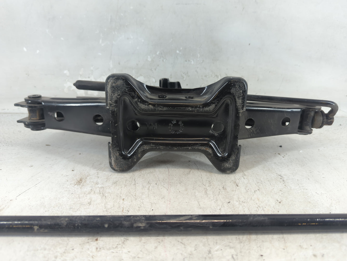 2016 Ford Fiesta Spare Scissor Car Jack 1048279 - Oemusedautoparts1.com