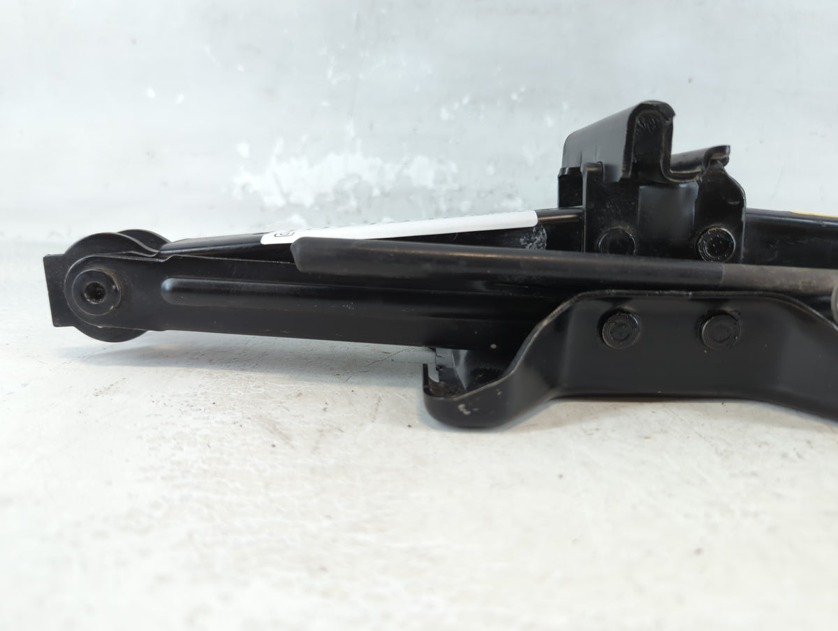 2016 Ford Fiesta Spare Scissor Car Jack 1071346 - Oemusedautoparts1.com