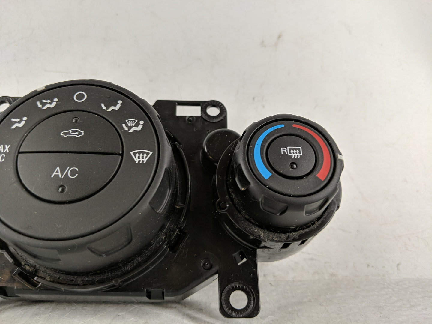 2014-2019 Ford Fiesta Climate Control Module Temperature AC/Heater Replacement P/N:D2BT 19980 AF Fits OEM Used Auto Parts - 
