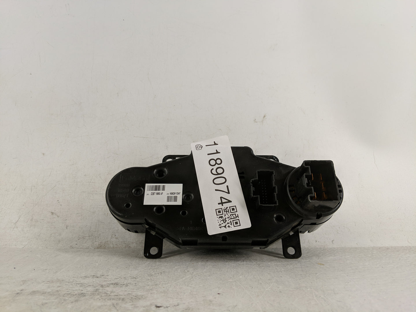 2014-2019 Ford Fiesta Climate Control Module Temperature AC/Heater Replacement P/N:D2BT 19980 AF Fits OEM Used Auto Parts - 