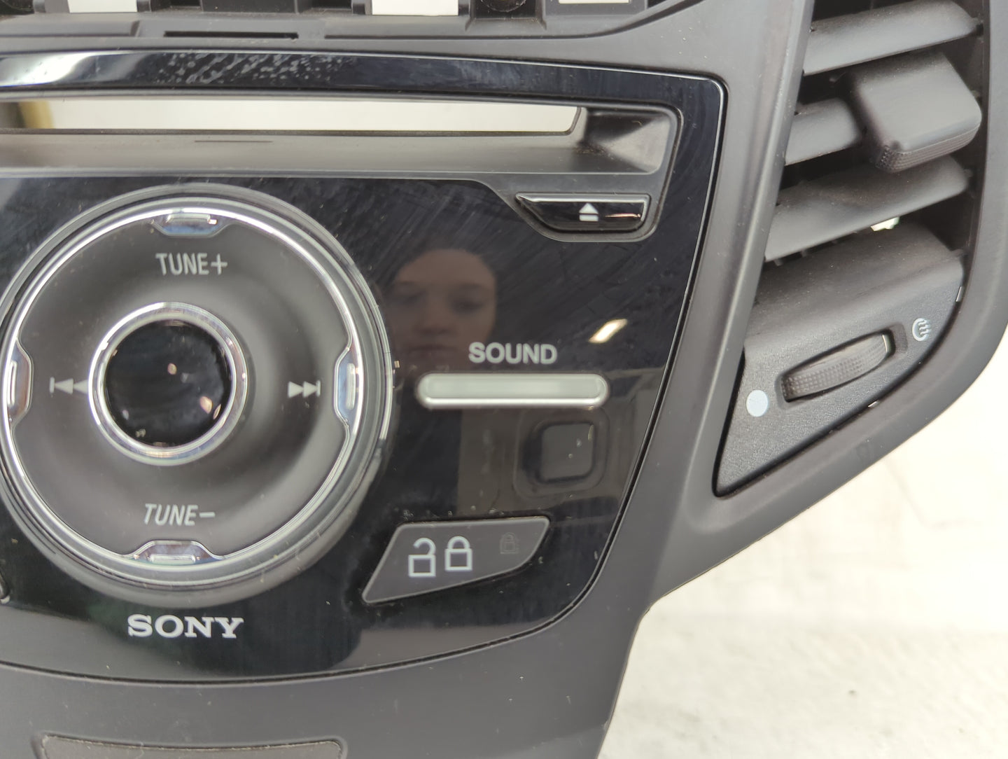 2016 Ford Fiesta Radio AM FM Cd Player Receiver Replacement P/N:D2BB-18A802-G Fits OEM Used Auto Parts - Oemusedautoparts1.c