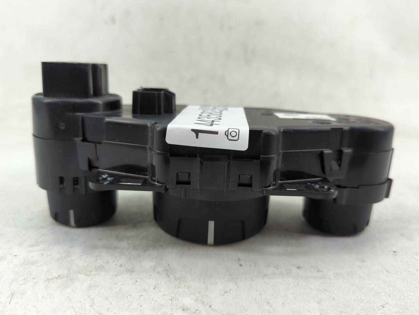 2014-2019 Ford Fiesta Climate Control Module Temperature AC/Heater Replacement P/N:D2BT19980AE Fits OEM Used Auto Parts - Oe