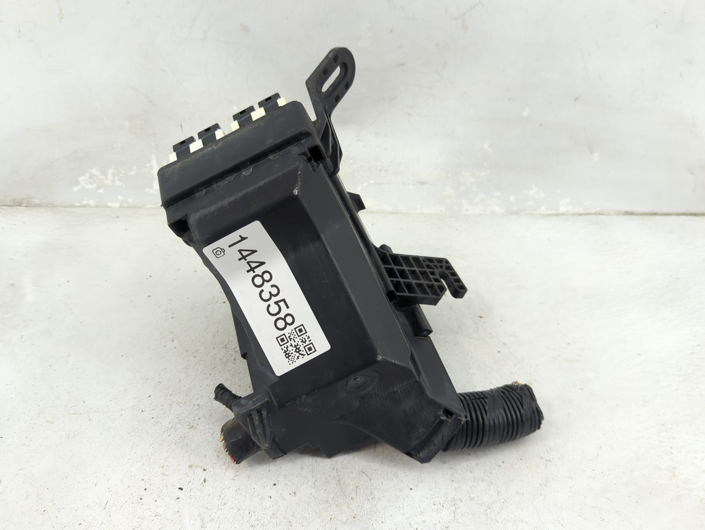 2014-2019 Ford Fiesta Fusebox Fuse Box Panel Relay Module P/N:8T2T-14B192-AB 9L2T-14B192-AA Fits OEM Used Auto Parts - Oemus