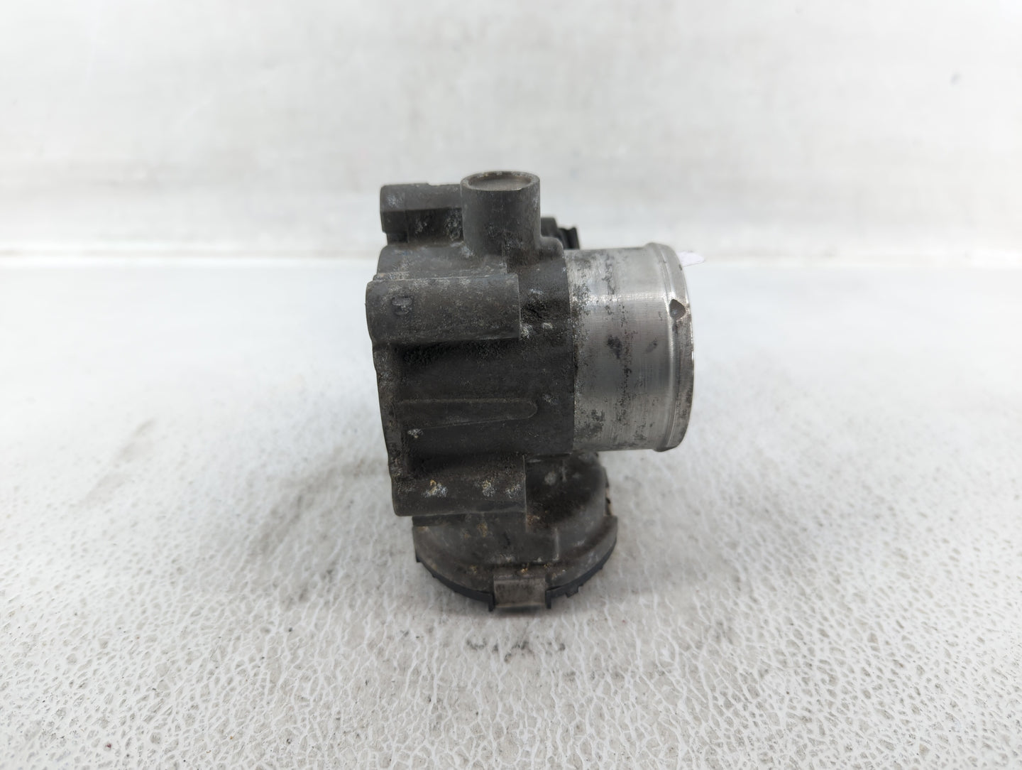 2014-2019 Ford Fiesta Throttle Body P/N:7S7G-9F991-CA Fits Fits 2013 2014 2015 2016 2017 2018 2019 OEM Used Auto Parts - Oem