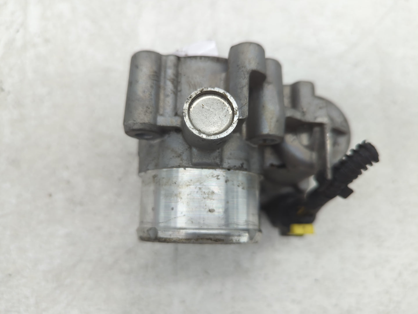2014-2019 Ford Fiesta Throttle Body P/N:7S7G-9F991-CA Fits Fits 2013 2014 2015 2016 2017 2018 2019 OEM Used Auto Parts - Oem