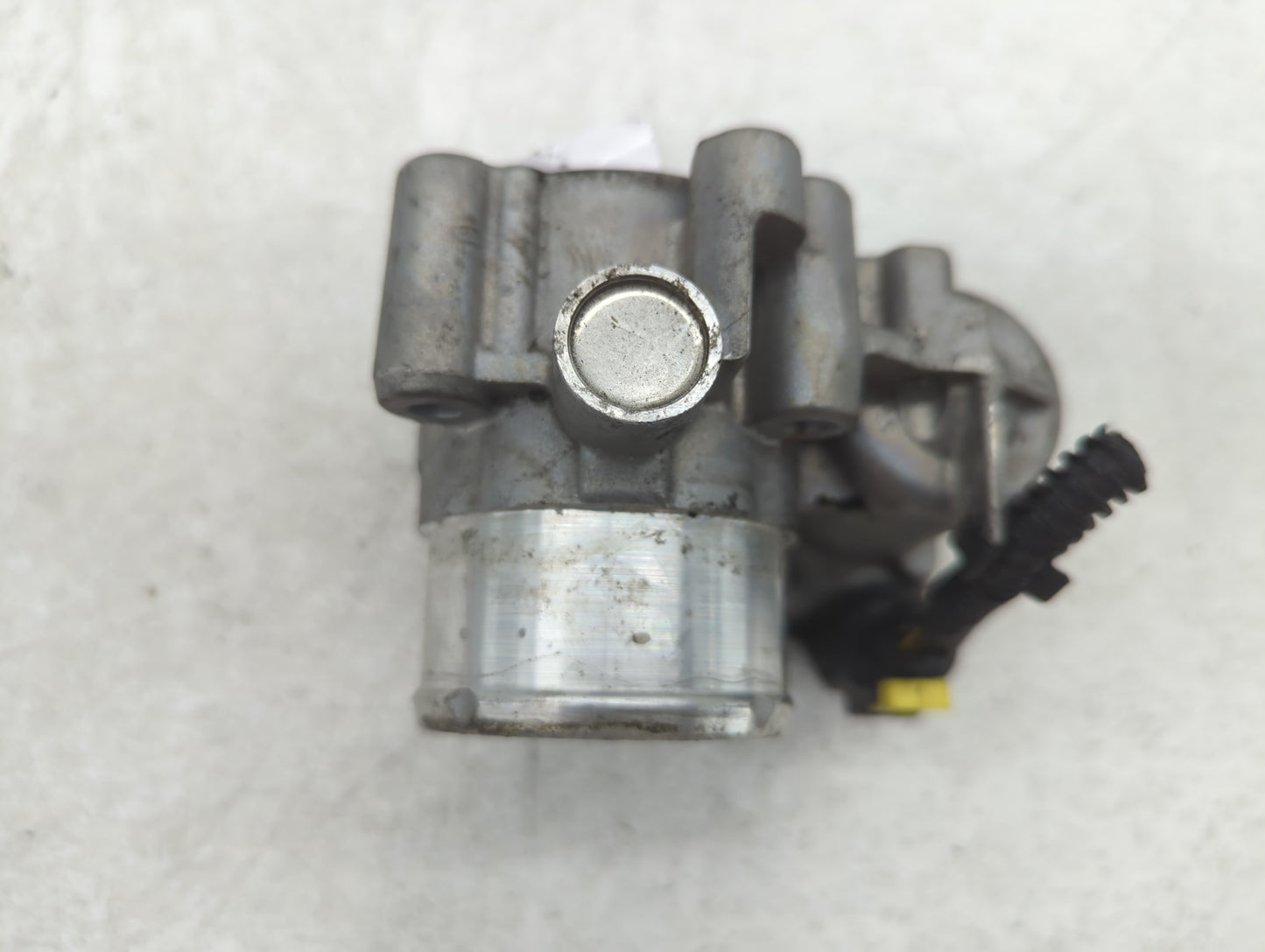 2014-2019 Ford Fiesta Throttle Body P/N:7S7G-9F991-CA Fits Fits 2013 2014 2015 2016 2017 2018 2019 OEM Used Auto Parts - Oem