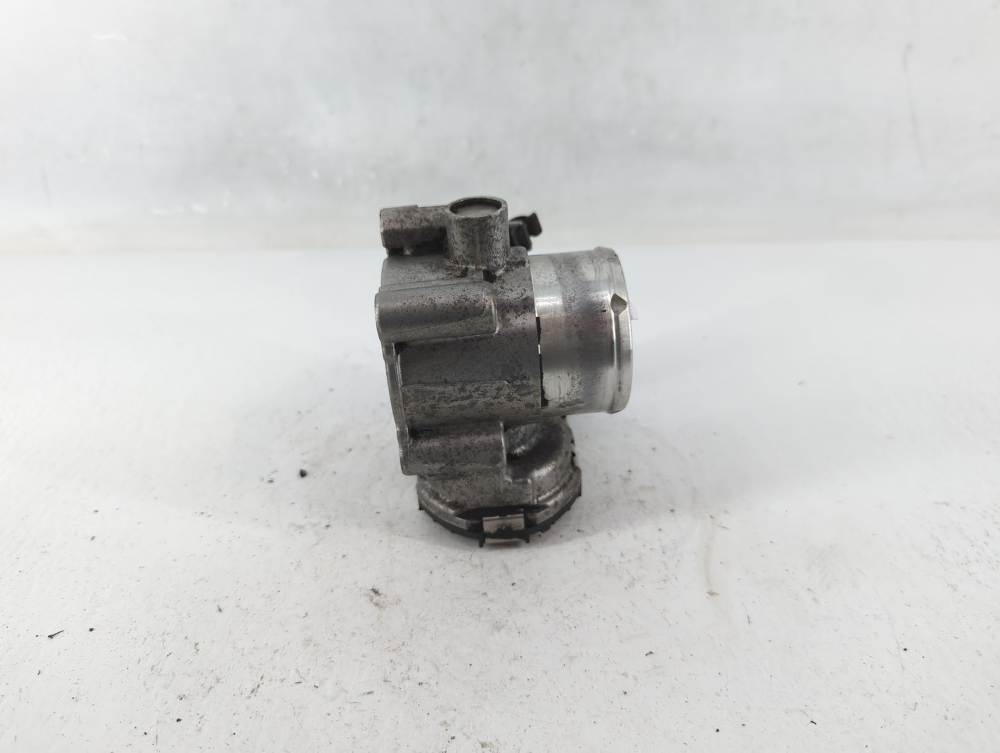2014-2019 Ford Fiesta Throttle Body P/N:7S7G-9F991-CA Fits Fits 2013 2014 2015 2016 2017 2018 2019 OEM Used Auto Parts - Oem