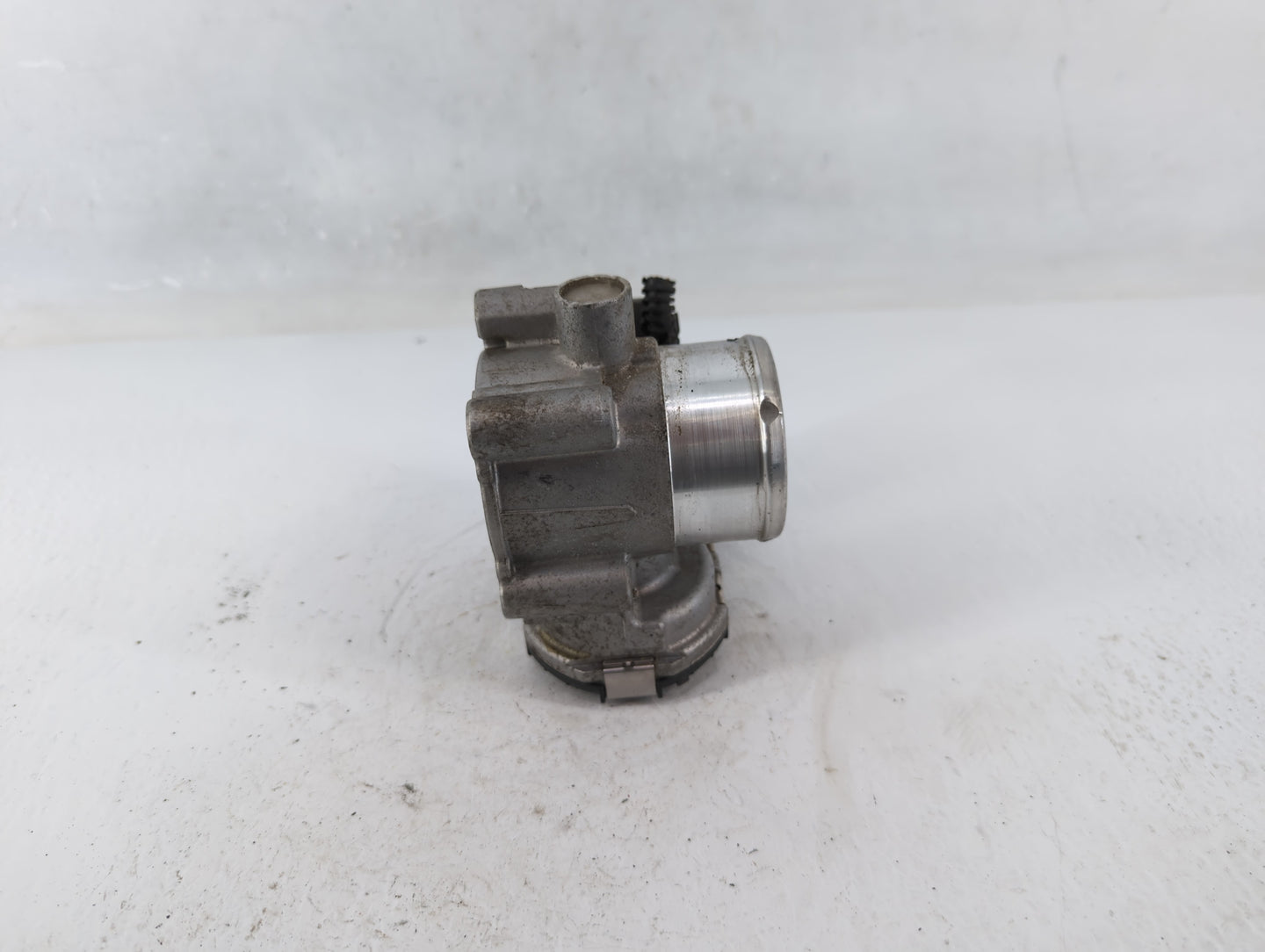 2014-2019 Ford Fiesta Throttle Body P/N:7S7G-9F991-CA Fits Fits 2013 2014 2015 2016 2017 2018 2019 OEM Used Auto Parts - Oem