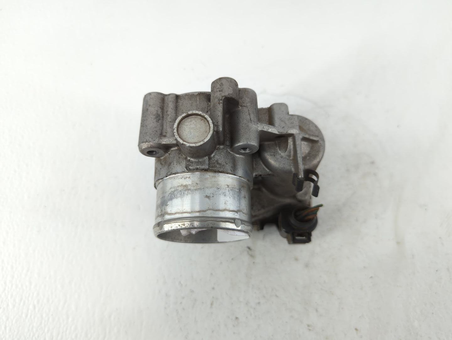 2014-2017 Ford Fiesta Throttle Body P/N:7S7G-9F991-CA Fits Fits 2014 2015 2016 2017 2018 OEM Used Auto Parts - Oemusedautopa