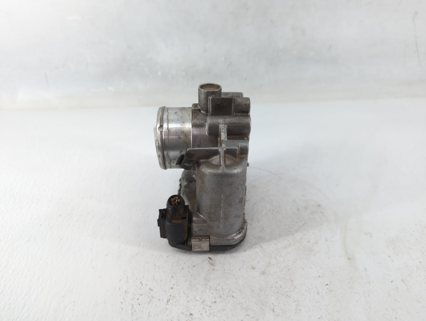 2014-2017 Ford Fiesta Throttle Body P/N:7S7G-9F991-CA Fits Fits 2014 2015 2016 2017 2018 OEM Used Auto Parts - Oemusedautopa