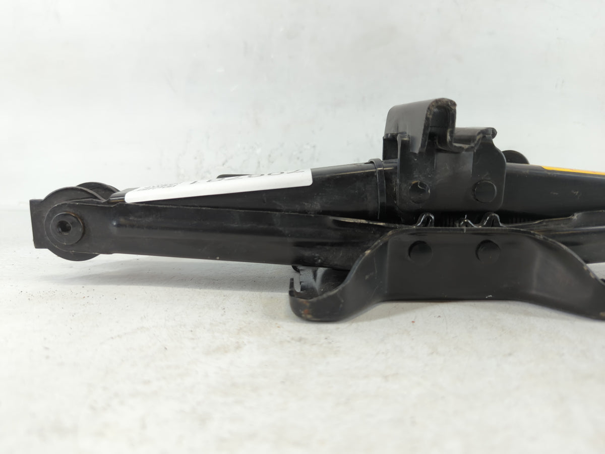 2016 Ford Fiesta Spare Scissor Car Jack 706781 - Oemusedautoparts1.com