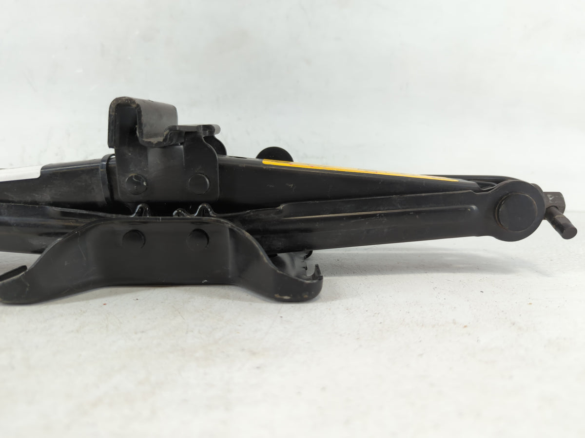 2016 Ford Fiesta Spare Scissor Car Jack 706781 - Oemusedautoparts1.com