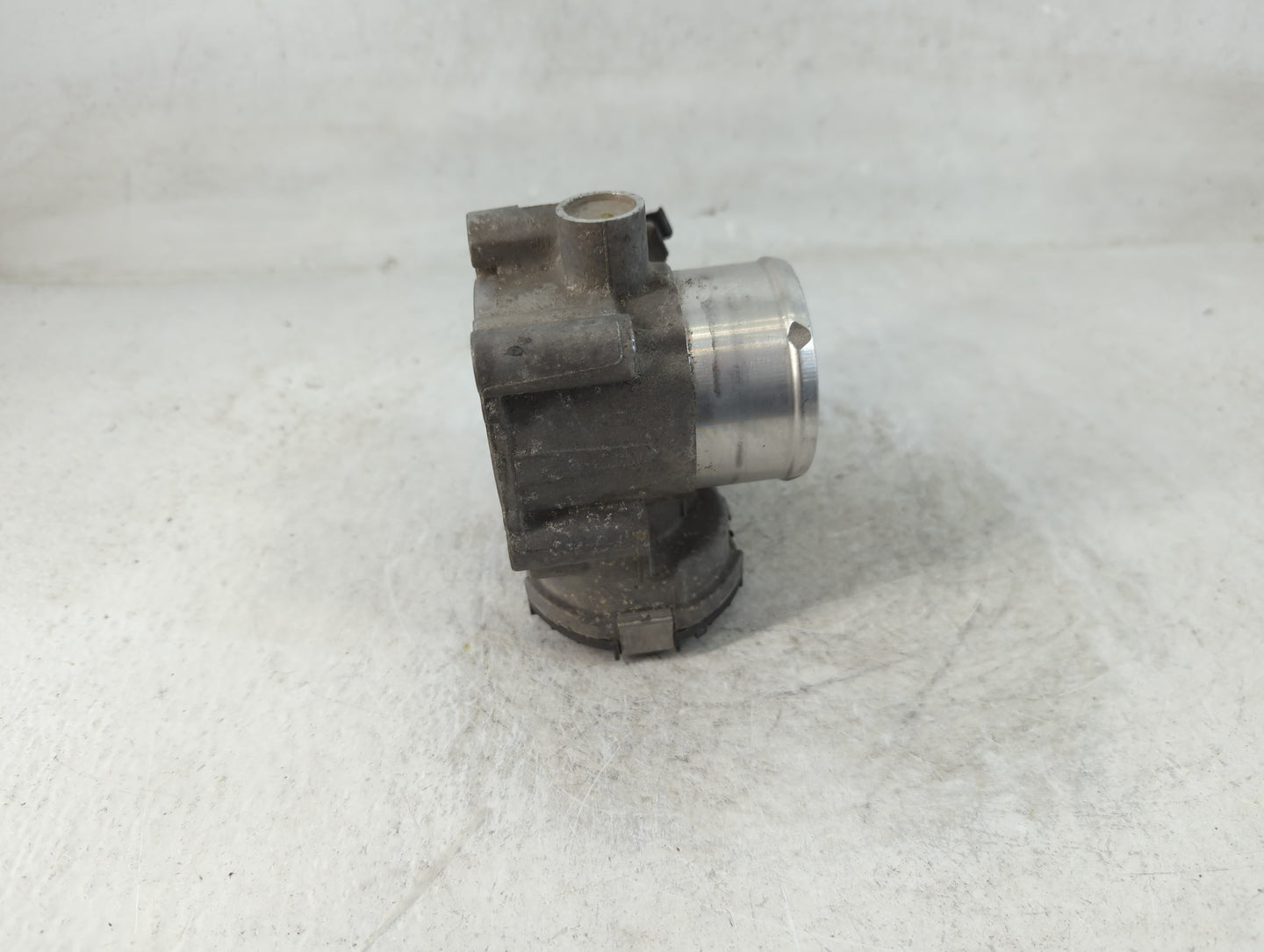 2014-2019 Ford Fiesta Throttle Body P/N:7S7G-9F991-CA Fits Fits 2013 2014 2015 2016 2017 2018 2019 OEM Used Auto Parts - Oem