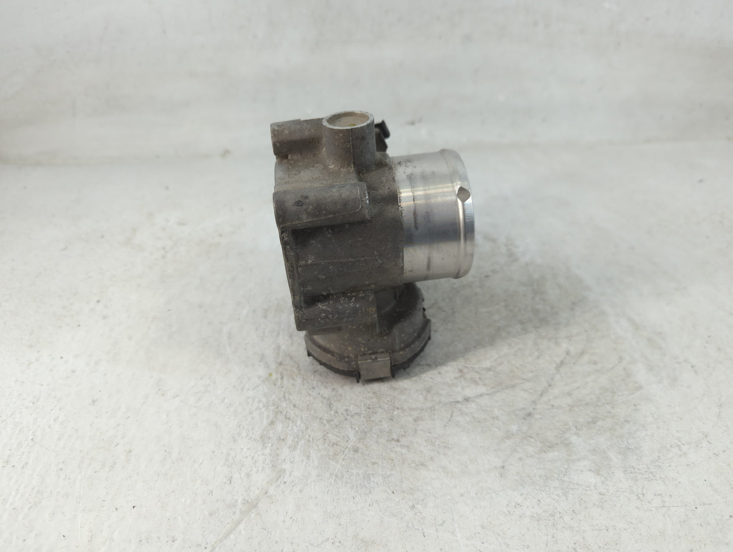 2014-2019 Ford Fiesta Throttle Body P/N:7S7G-9F991-CA Fits Fits 2013 2014 2015 2016 2017 2018 2019 OEM Used Auto Parts - Oem