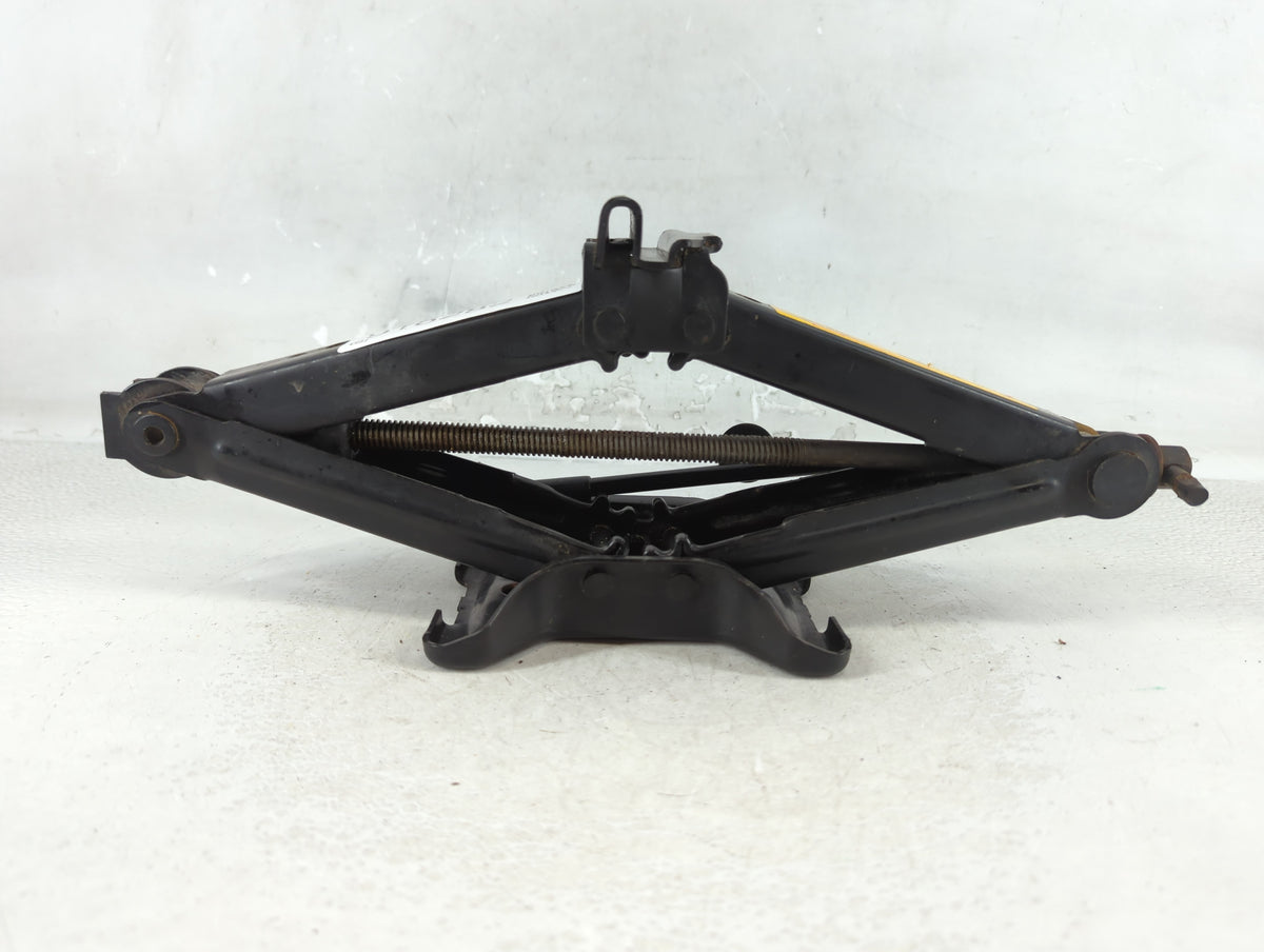 2016 Ford Fiesta Spare Scissor Car Jack 918282 - Oemusedautoparts1.com