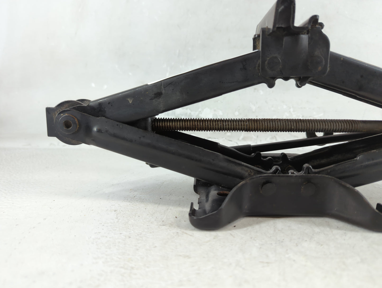 2016 Ford Fiesta Spare Scissor Car Jack 918282 - Oemusedautoparts1.com
