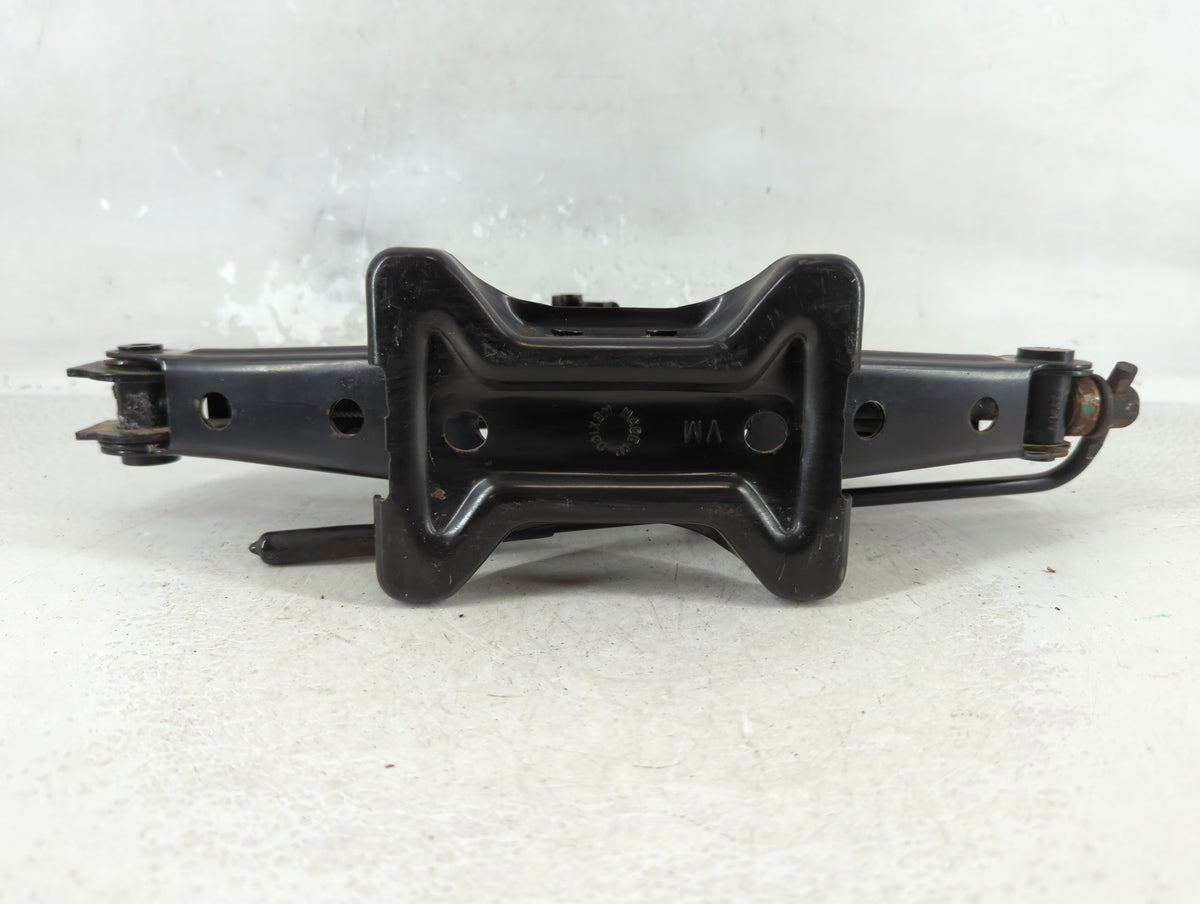 2016 Ford Fiesta Spare Scissor Car Jack 918282 - Oemusedautoparts1.com
