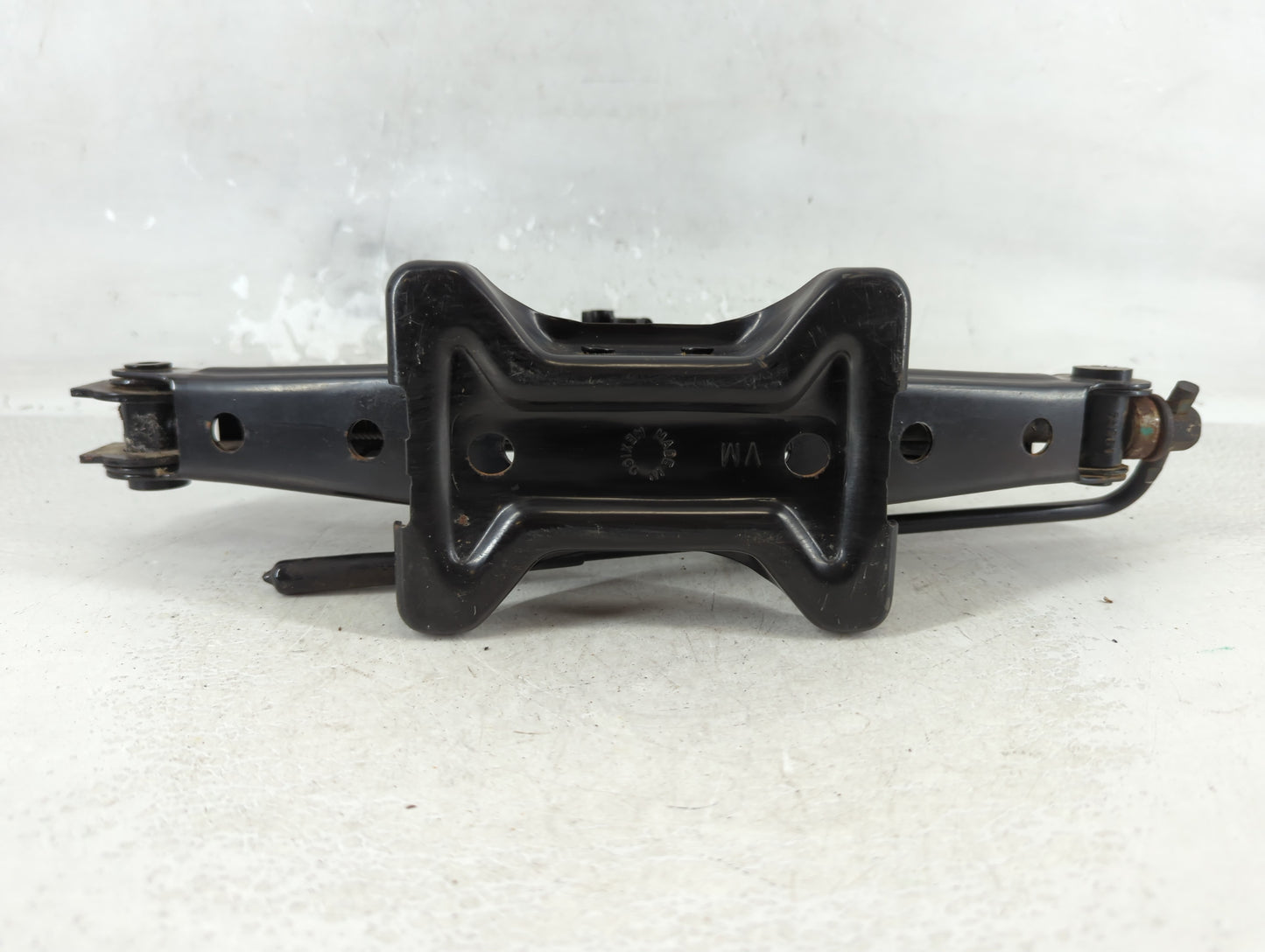 2016 Ford Fiesta Spare Scissor Car Jack 918282 - Oemusedautoparts1.com