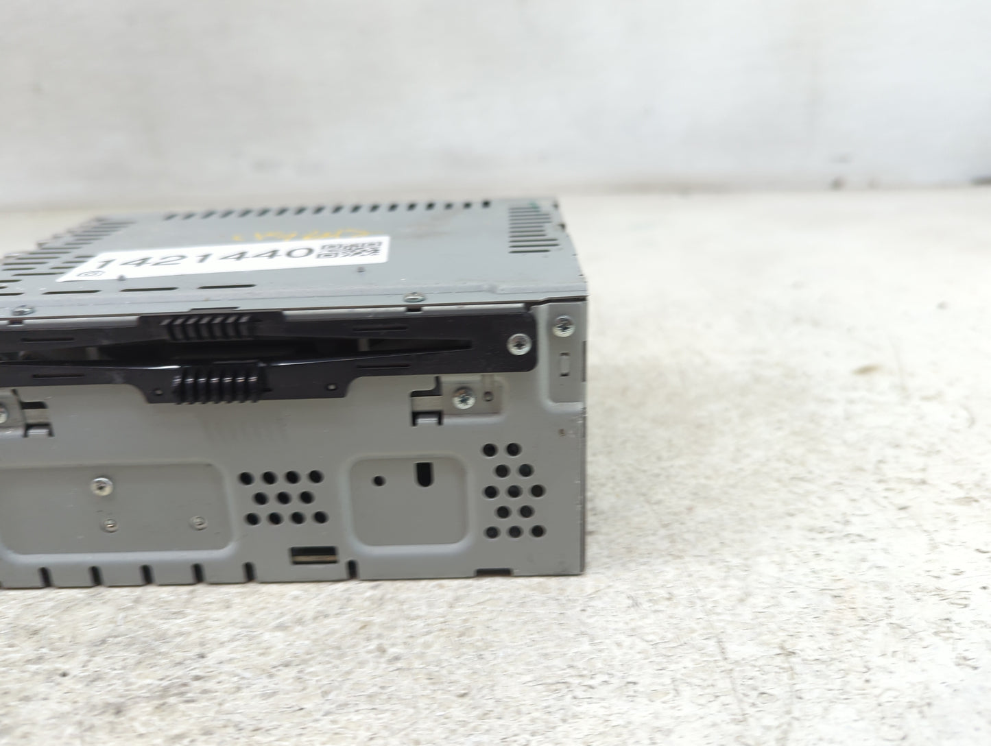 2016-2019 Ford Flex Radio AM FM Cd Player Receiver Replacement P/N:DA8T-19C107-MD Fits Fits 2016 2017 2018 2019 OEM Used Aut