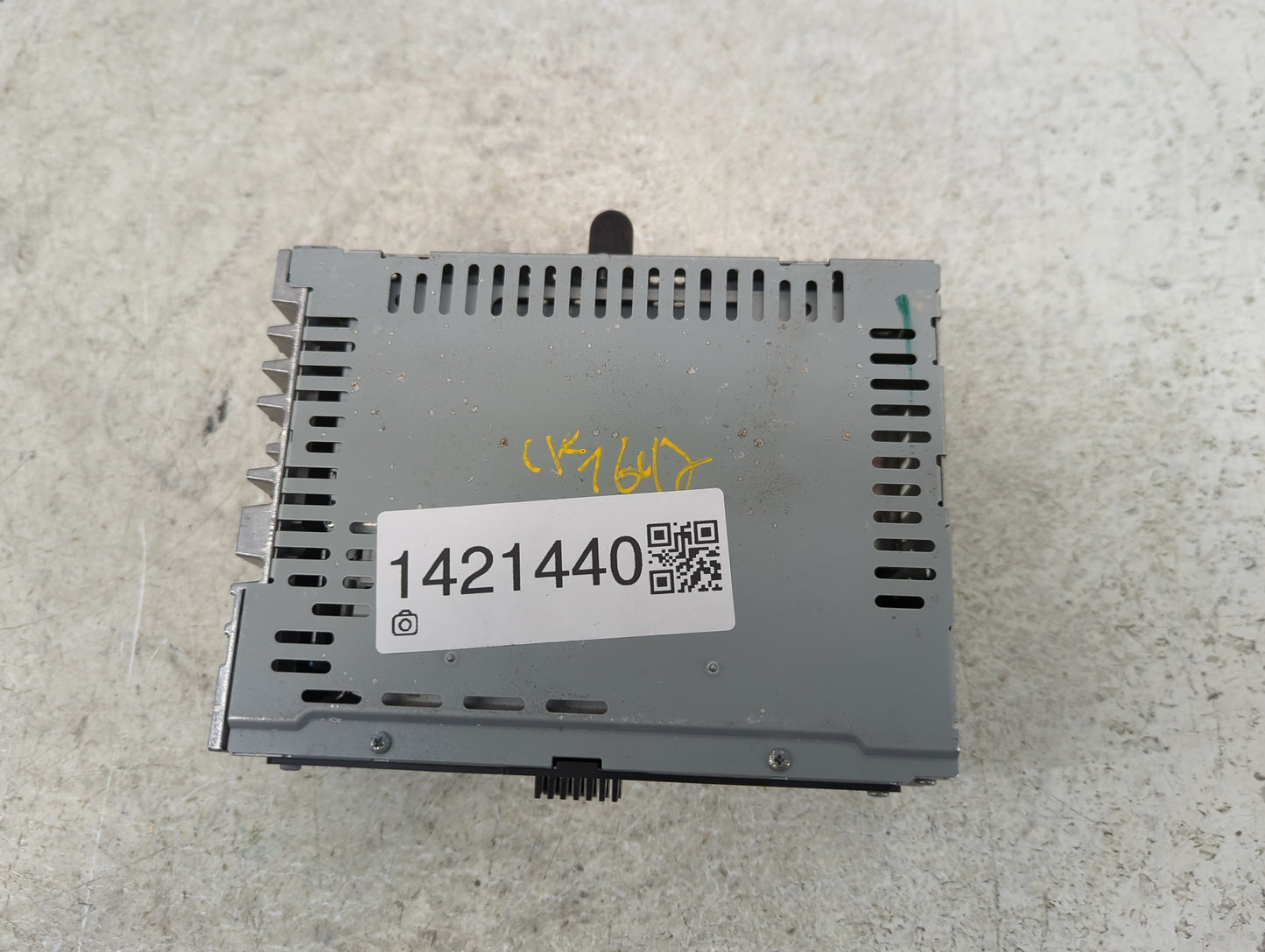 2016-2019 Ford Flex Radio AM FM Cd Player Receiver Replacement P/N:DA8T-19C107-MD Fits Fits 2016 2017 2018 2019 OEM Used Aut